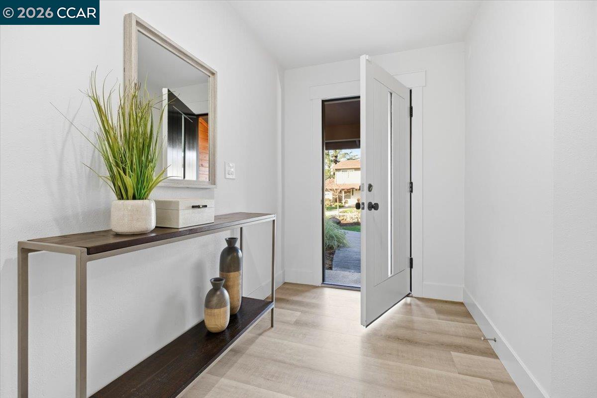 Detail Gallery Image 3 of 25 For 6 Sparrow Ct, Moraga,  CA 94556 - 3 Beds | 2 Baths