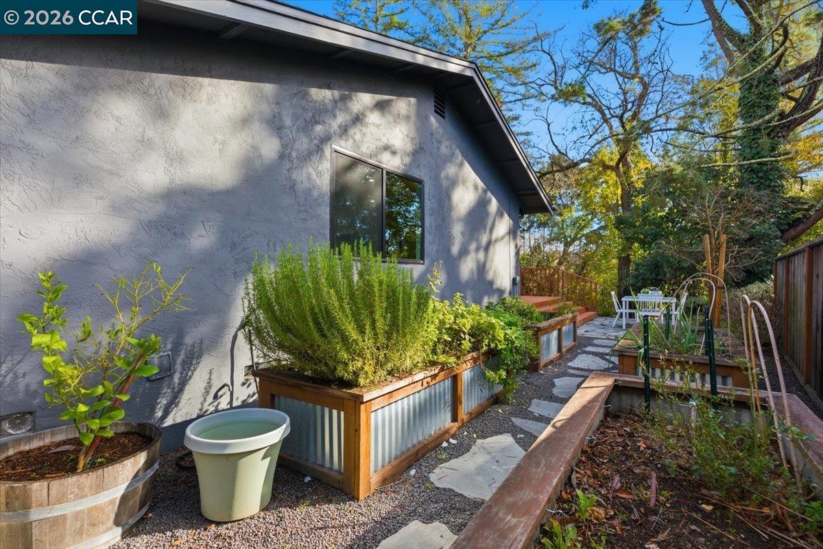 Detail Gallery Image 25 of 25 For 6 Sparrow Ct, Moraga,  CA 94556 - 3 Beds | 2 Baths