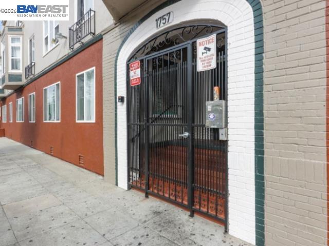 Detail Gallery Image 4 of 9 For 1757 26th Ave, Oakland,  CA 94601 - – Beds | – Baths