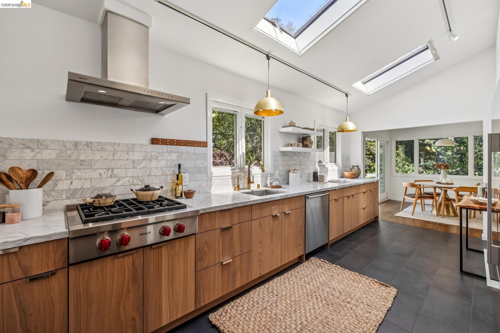 Detail Gallery Image 18 of 59 For 2059 Mastlands Dr, Oakland,  CA 94611 - 3 Beds | 3 Baths