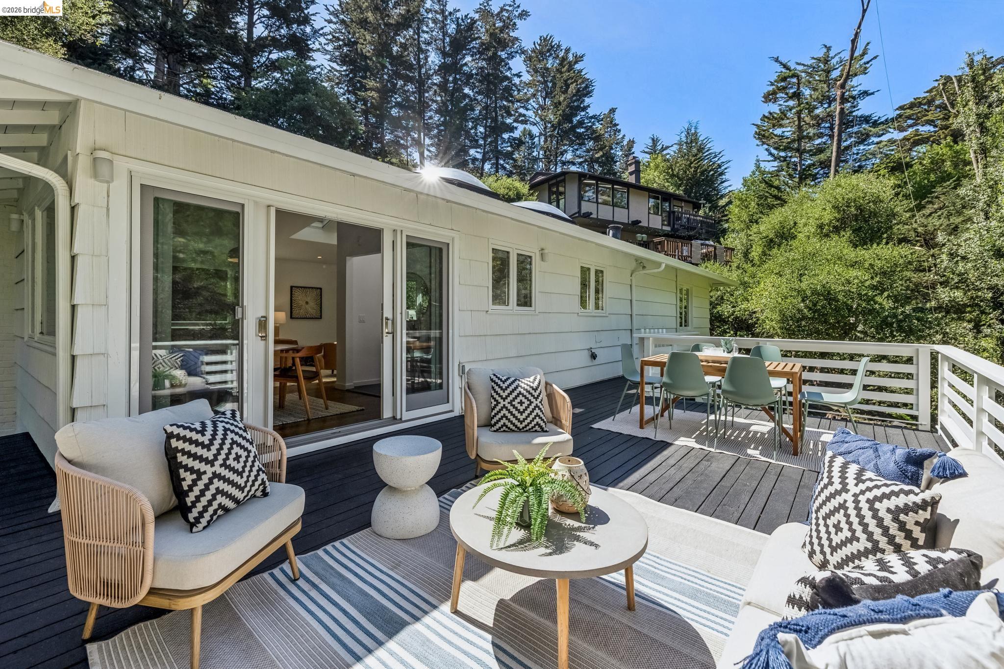 Detail Gallery Image 19 of 59 For 2059 Mastlands Dr, Oakland,  CA 94611 - 3 Beds | 3 Baths