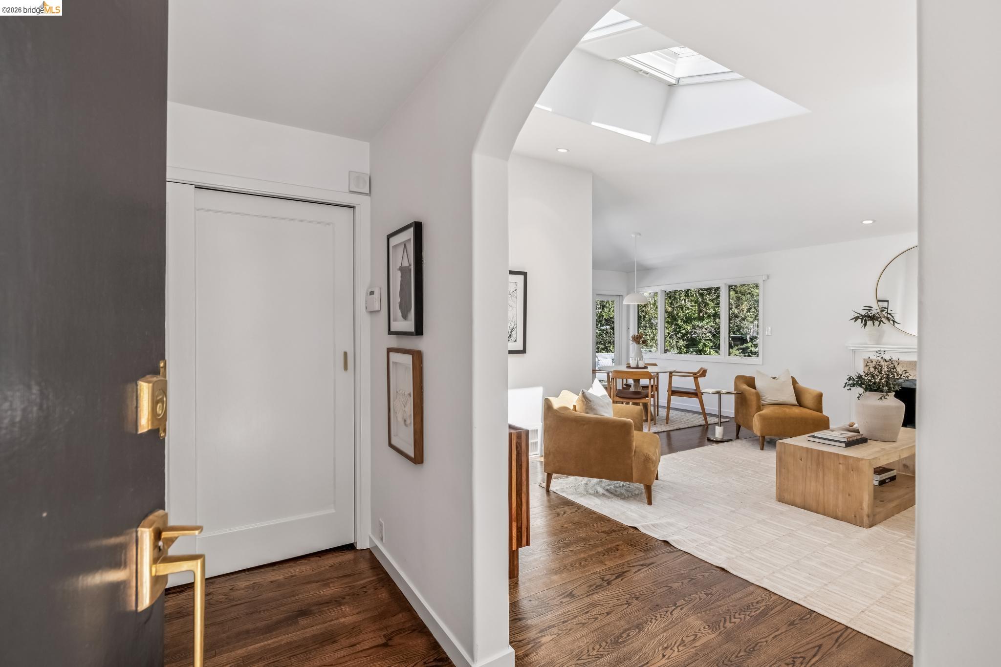 Detail Gallery Image 3 of 59 For 2059 Mastlands Dr, Oakland,  CA 94611 - 3 Beds | 3 Baths