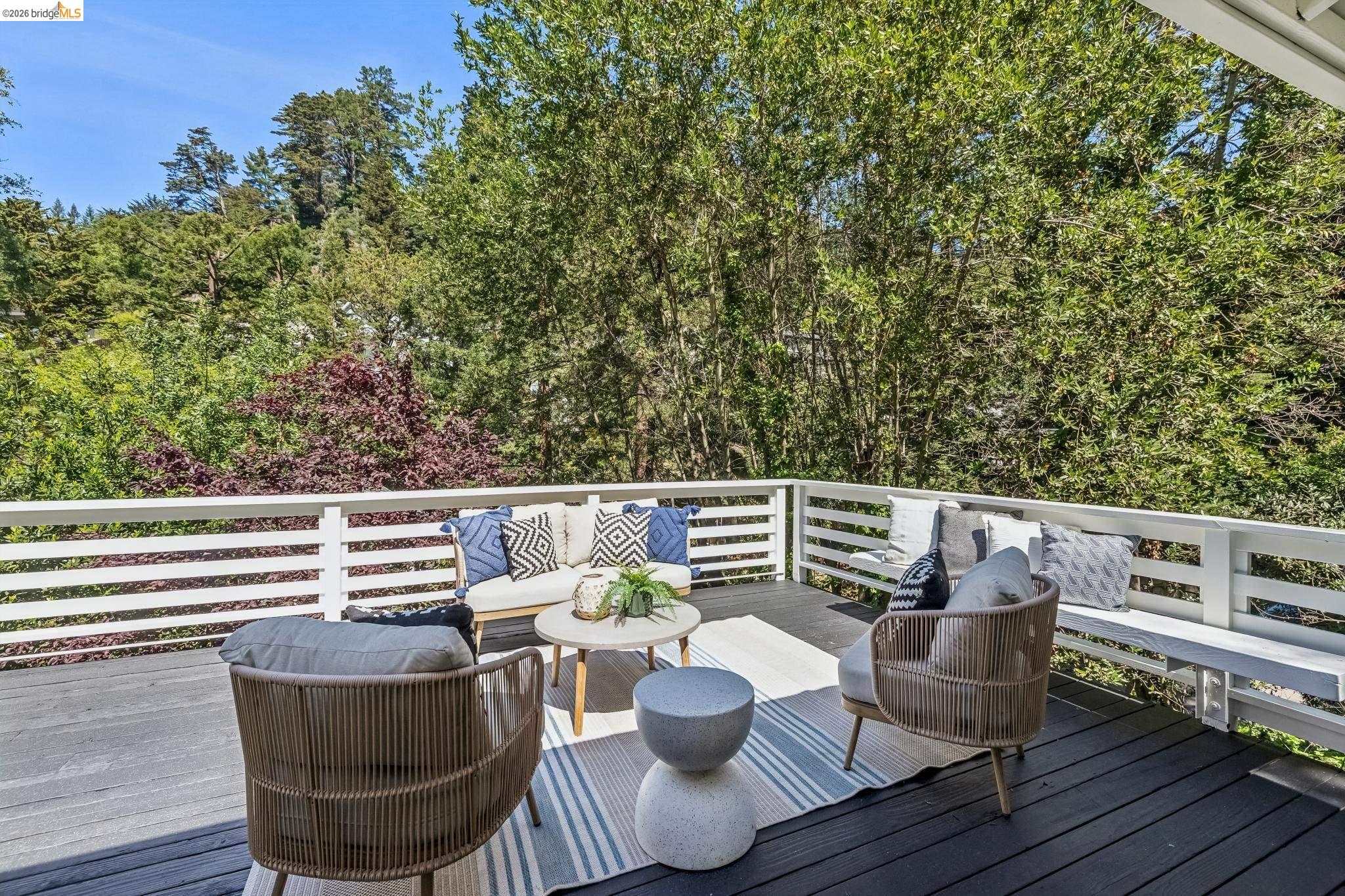 Detail Gallery Image 22 of 59 For 2059 Mastlands Dr, Oakland,  CA 94611 - 3 Beds | 3 Baths