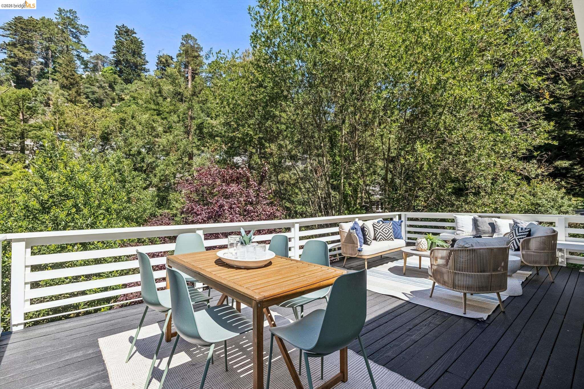 Detail Gallery Image 23 of 59 For 2059 Mastlands Dr, Oakland,  CA 94611 - 3 Beds | 3 Baths