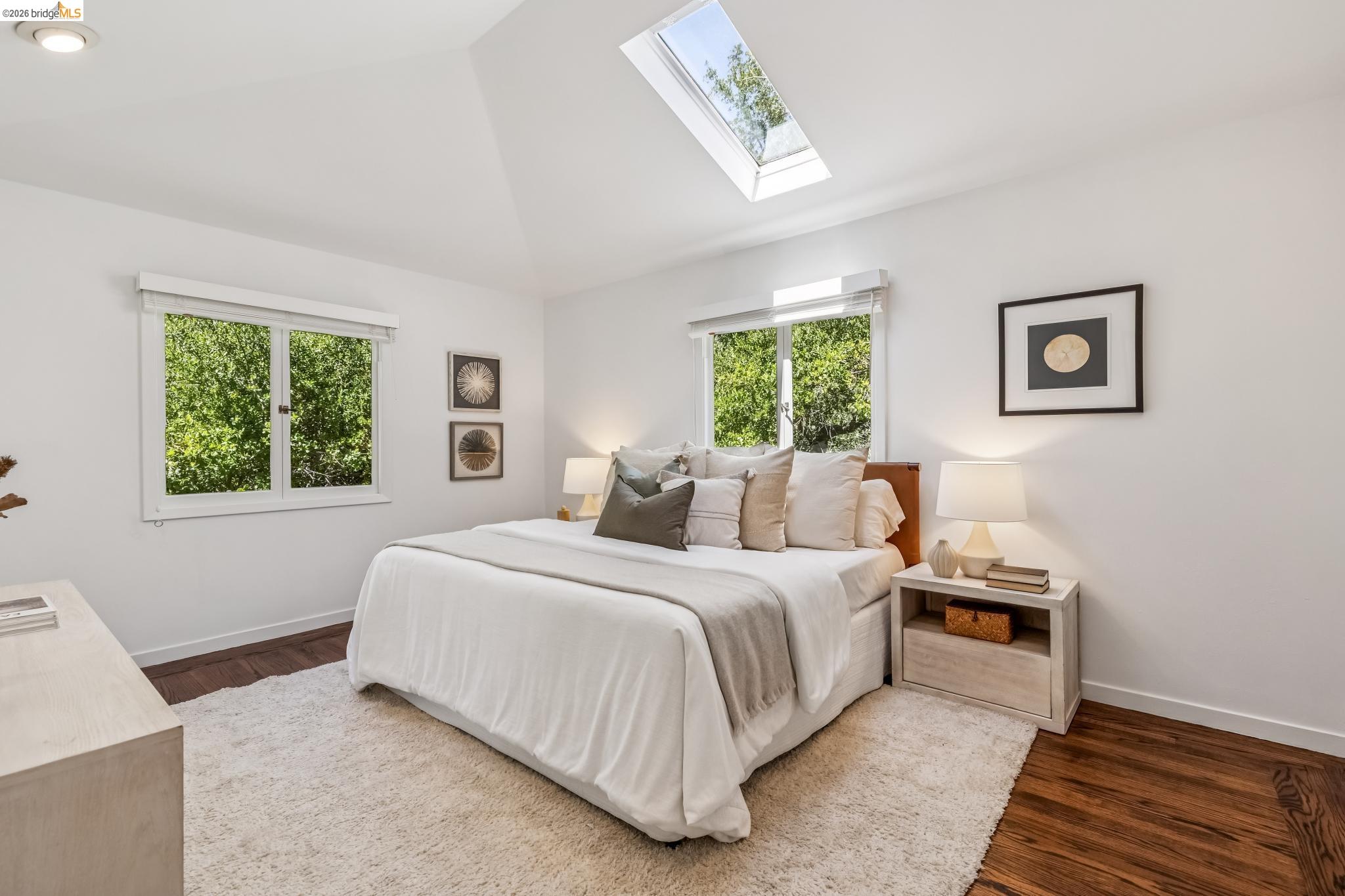 Detail Gallery Image 25 of 59 For 2059 Mastlands Dr, Oakland,  CA 94611 - 3 Beds | 3 Baths