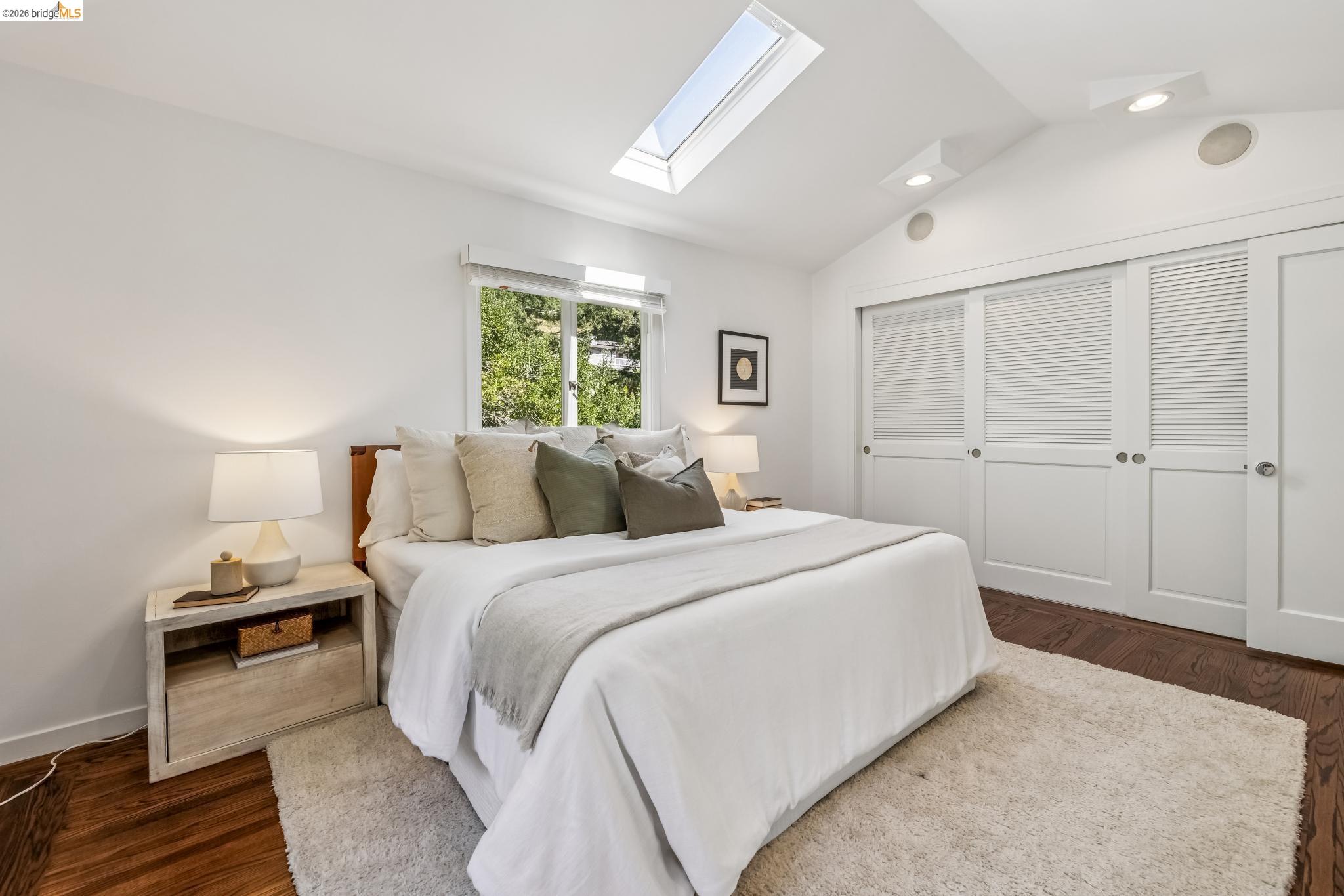 Detail Gallery Image 26 of 59 For 2059 Mastlands Dr, Oakland,  CA 94611 - 3 Beds | 3 Baths