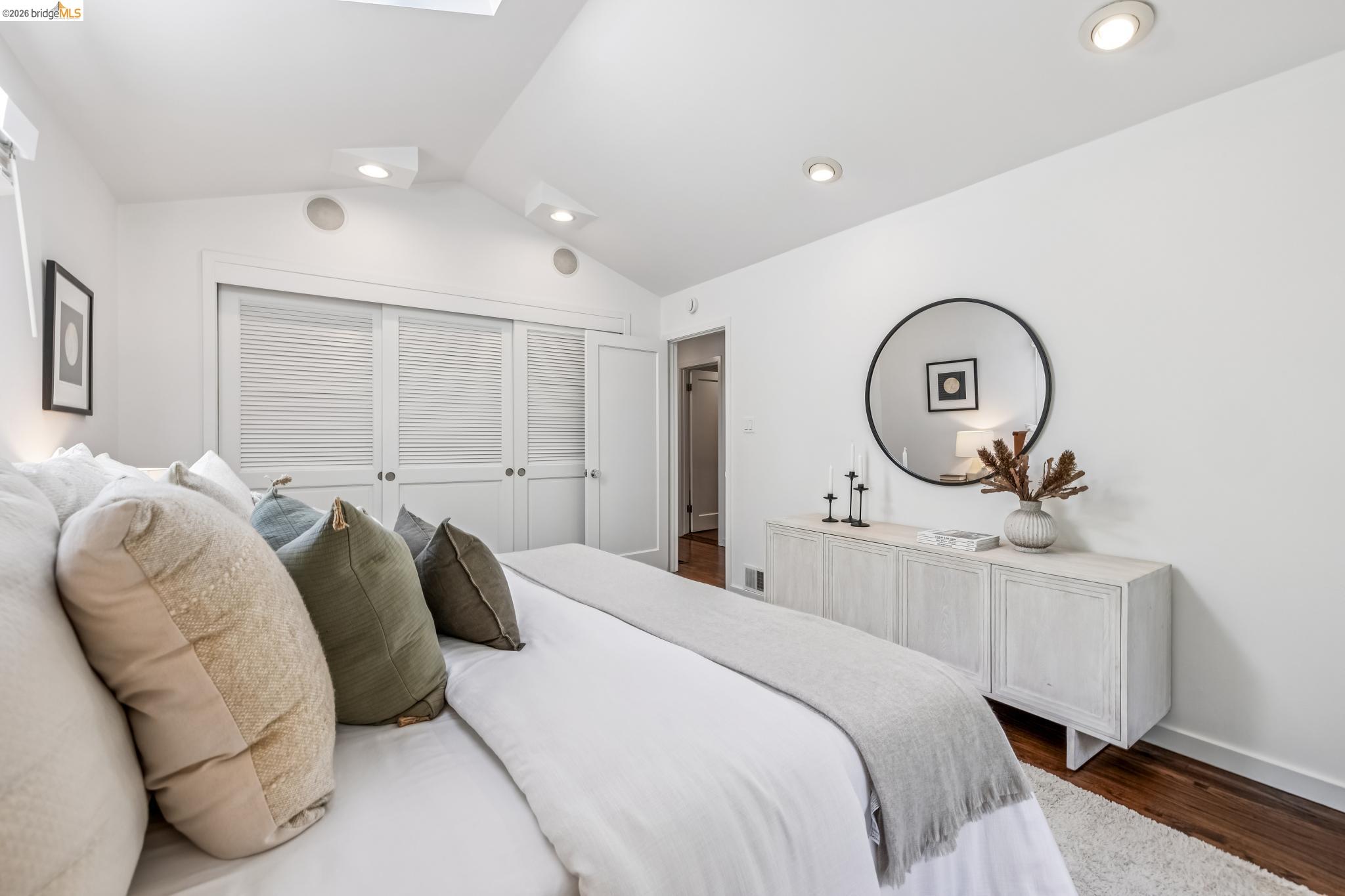 Detail Gallery Image 27 of 59 For 2059 Mastlands Dr, Oakland,  CA 94611 - 3 Beds | 3 Baths