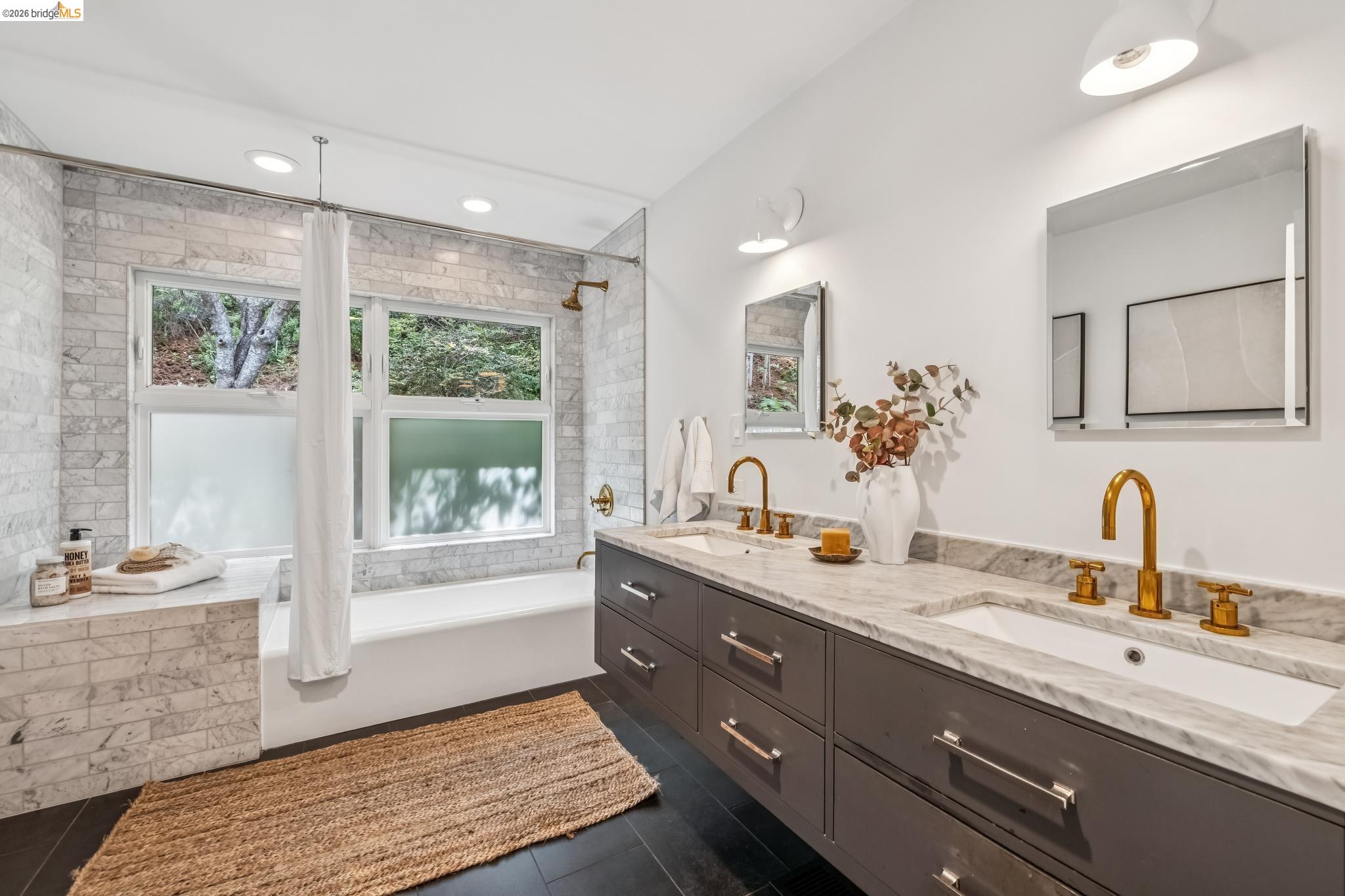 Detail Gallery Image 28 of 59 For 2059 Mastlands Dr, Oakland,  CA 94611 - 3 Beds | 3 Baths