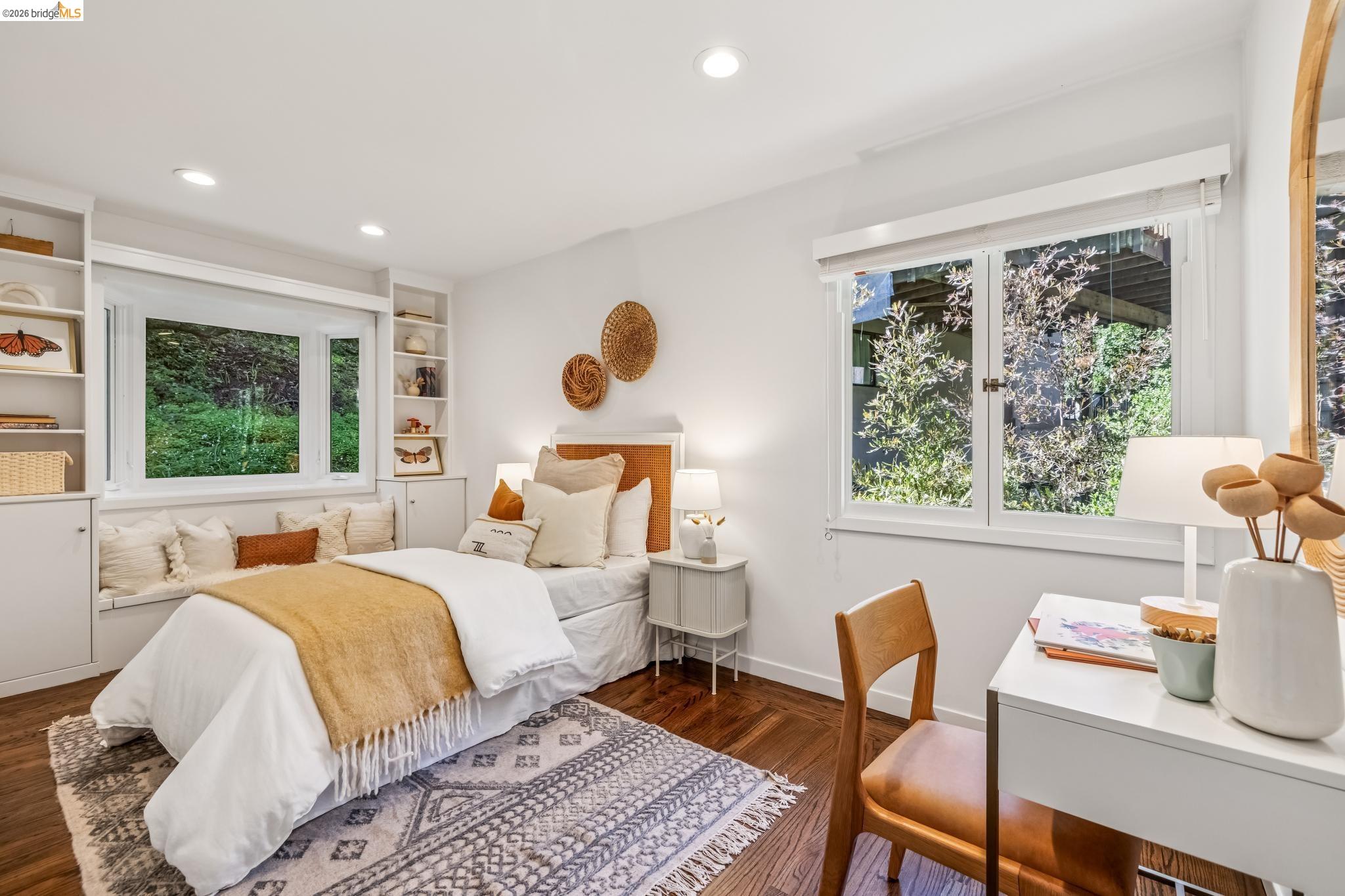 Detail Gallery Image 30 of 59 For 2059 Mastlands Dr, Oakland,  CA 94611 - 3 Beds | 3 Baths