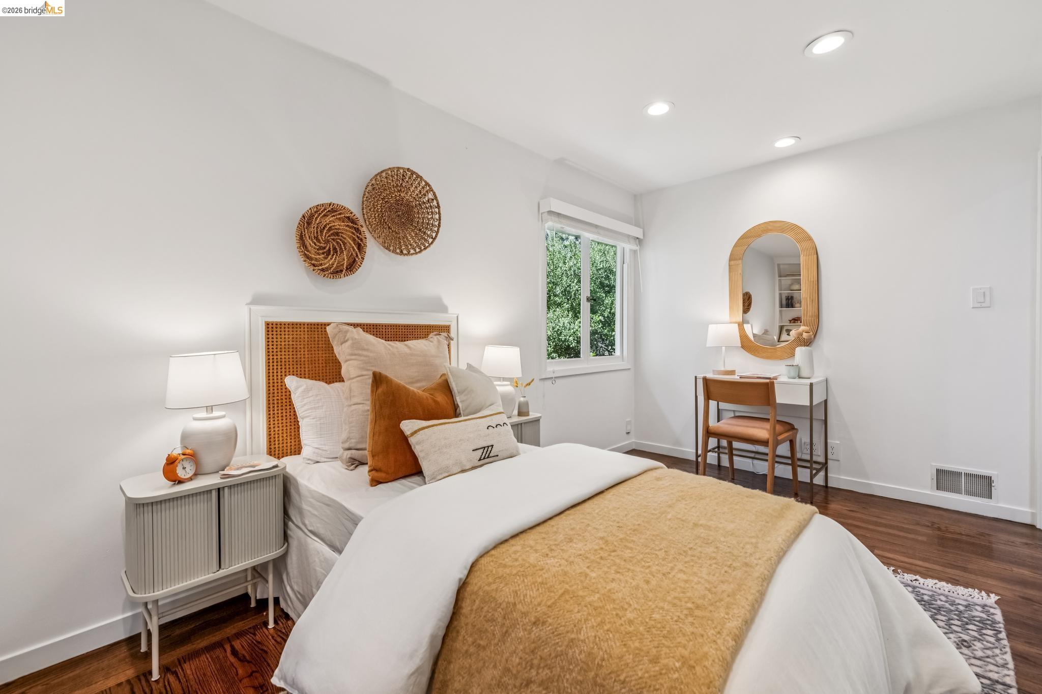 Detail Gallery Image 31 of 59 For 2059 Mastlands Dr, Oakland,  CA 94611 - 3 Beds | 3 Baths