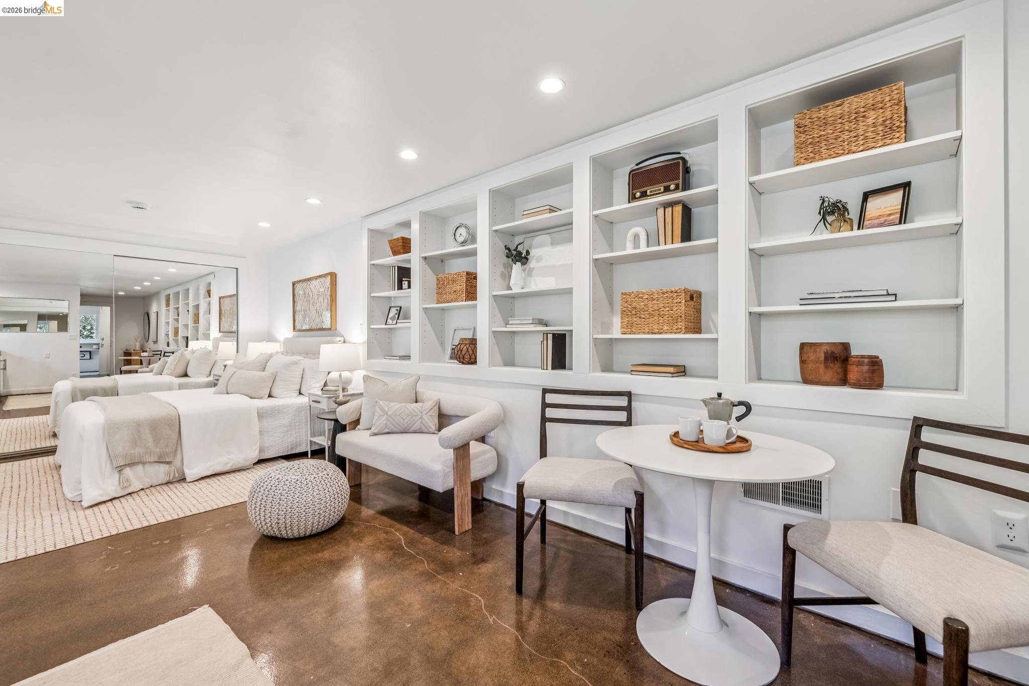 Detail Gallery Image 32 of 59 For 2059 Mastlands Dr, Oakland,  CA 94611 - 3 Beds | 3 Baths