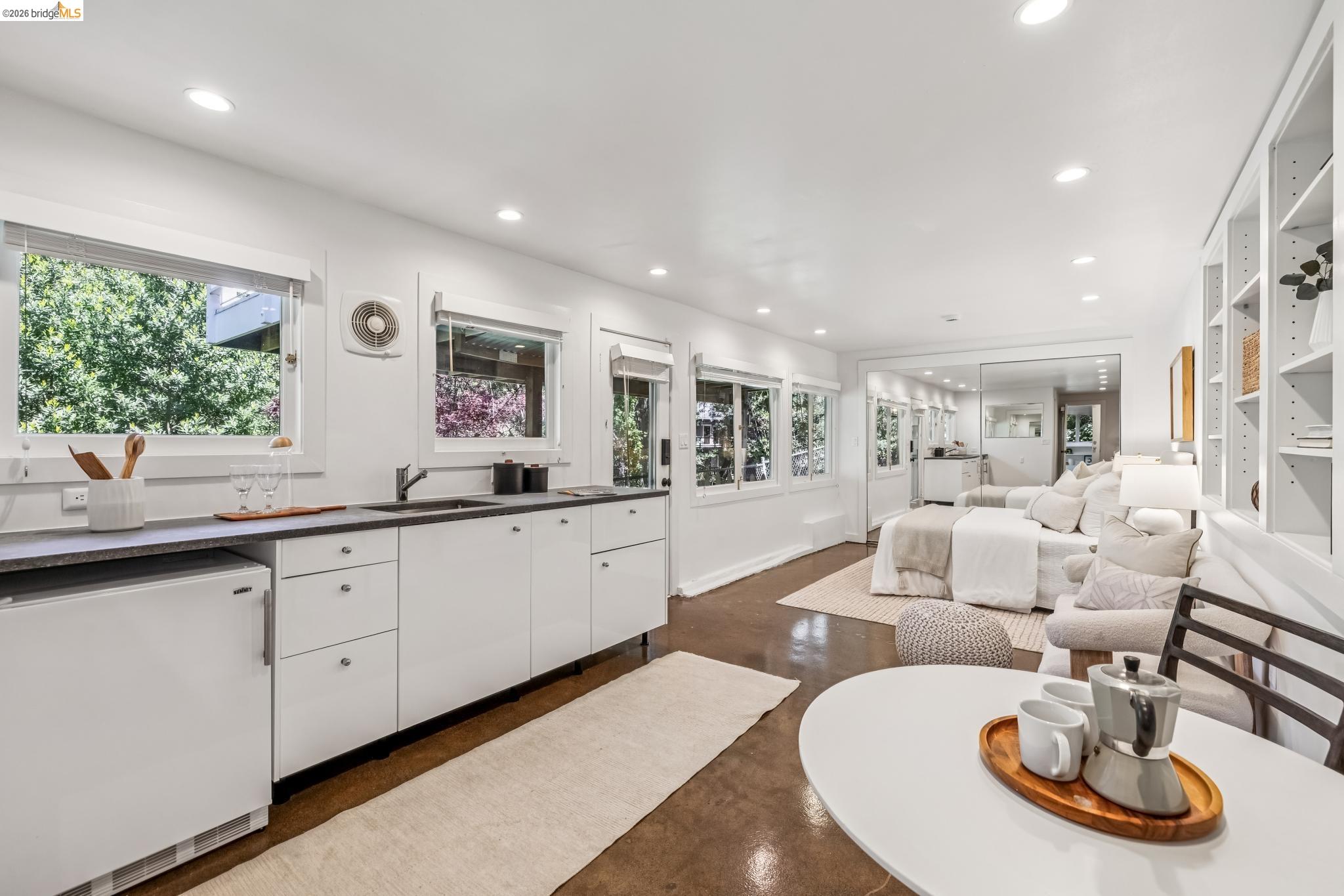 Detail Gallery Image 34 of 59 For 2059 Mastlands Dr, Oakland,  CA 94611 - 3 Beds | 3 Baths