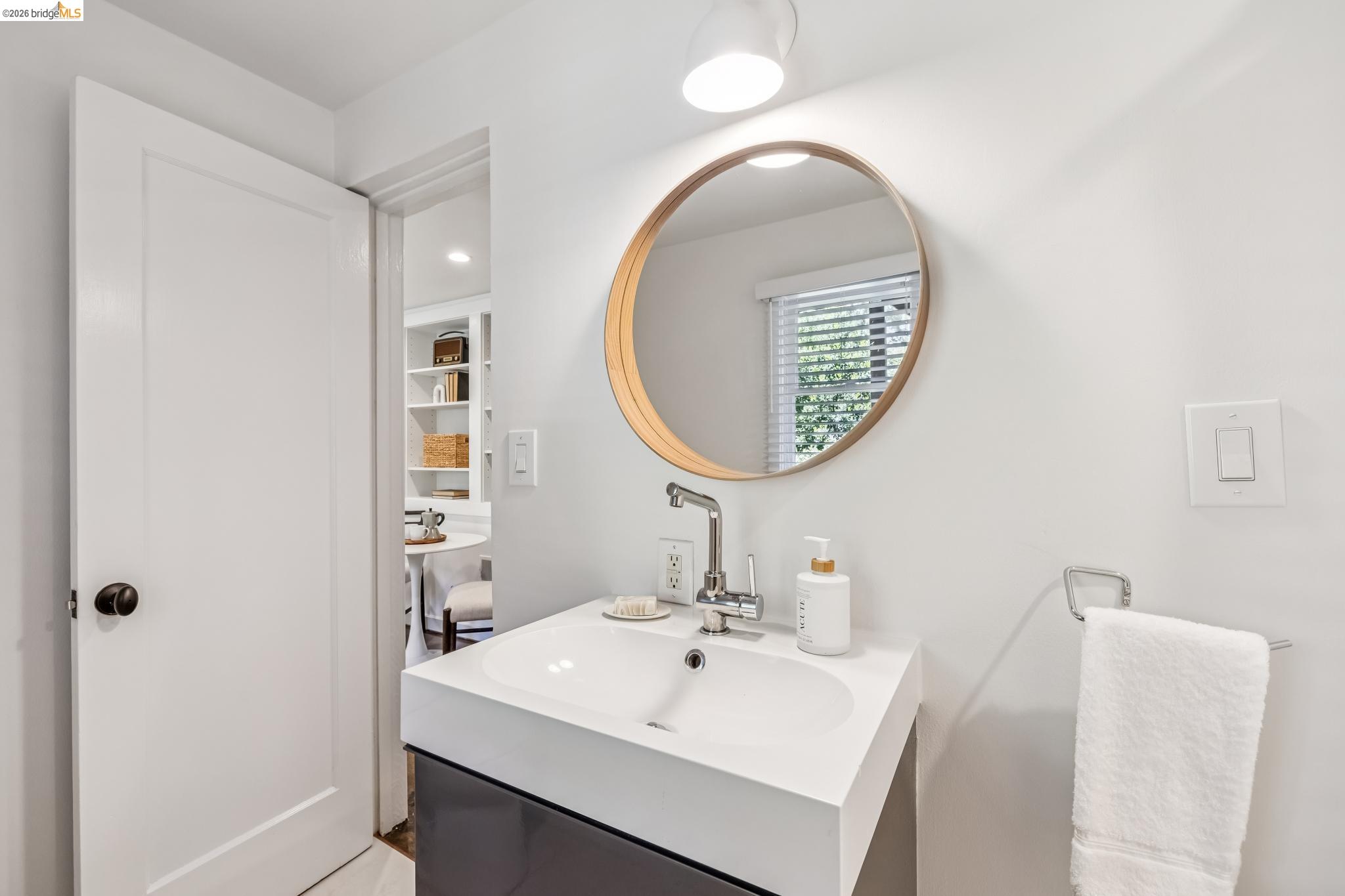 Detail Gallery Image 37 of 59 For 2059 Mastlands Dr, Oakland,  CA 94611 - 3 Beds | 3 Baths