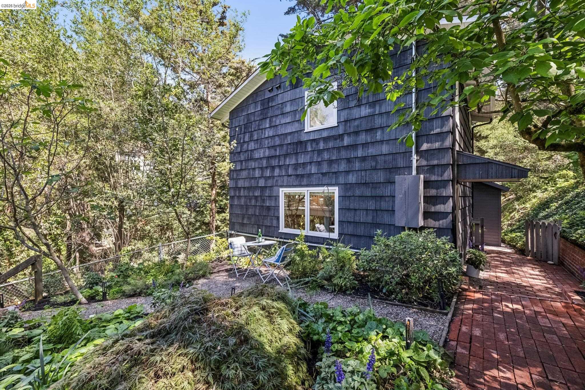 Detail Gallery Image 39 of 59 For 2059 Mastlands Dr, Oakland,  CA 94611 - 3 Beds | 3 Baths