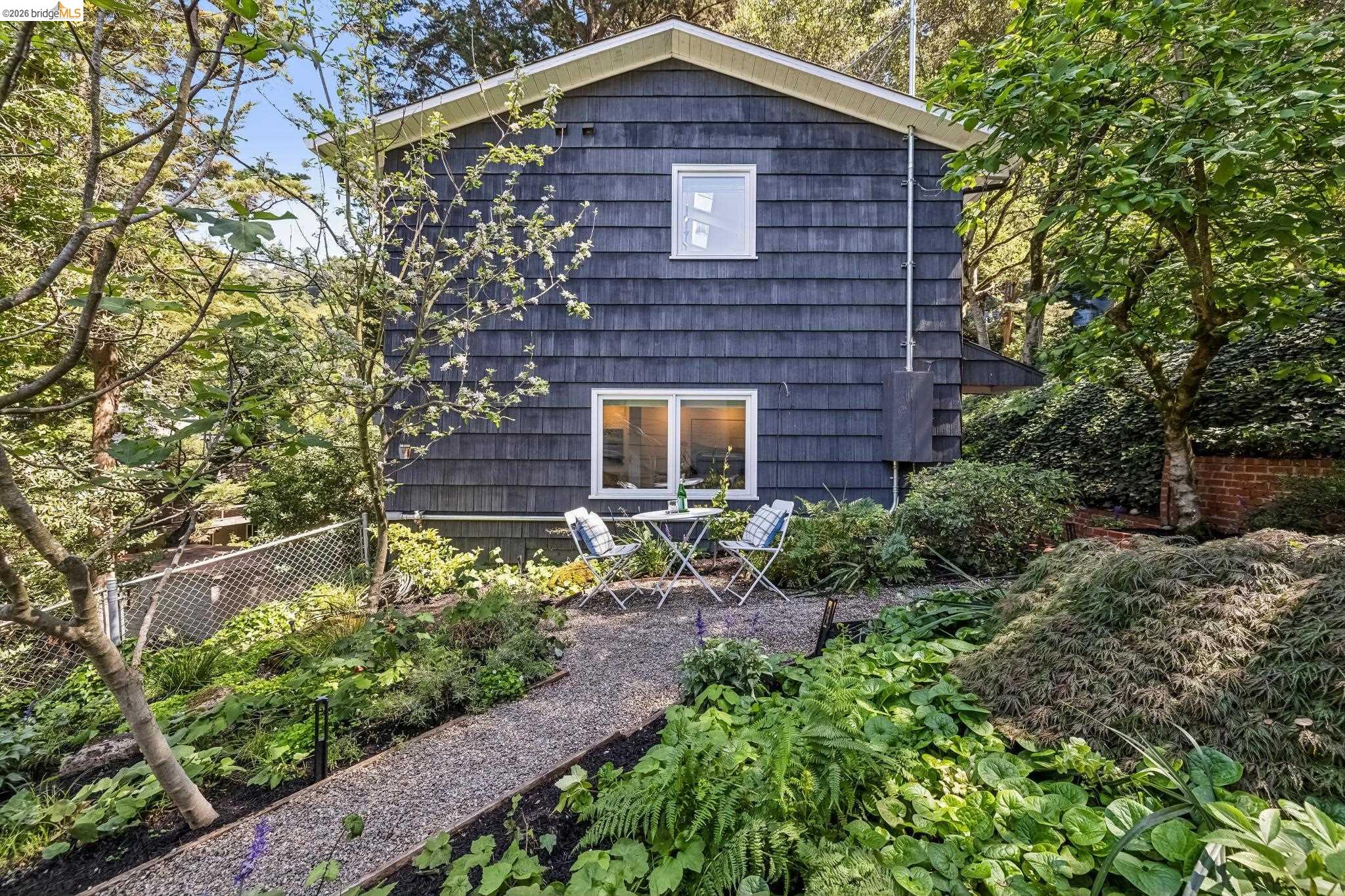 Detail Gallery Image 40 of 59 For 2059 Mastlands Dr, Oakland,  CA 94611 - 3 Beds | 3 Baths