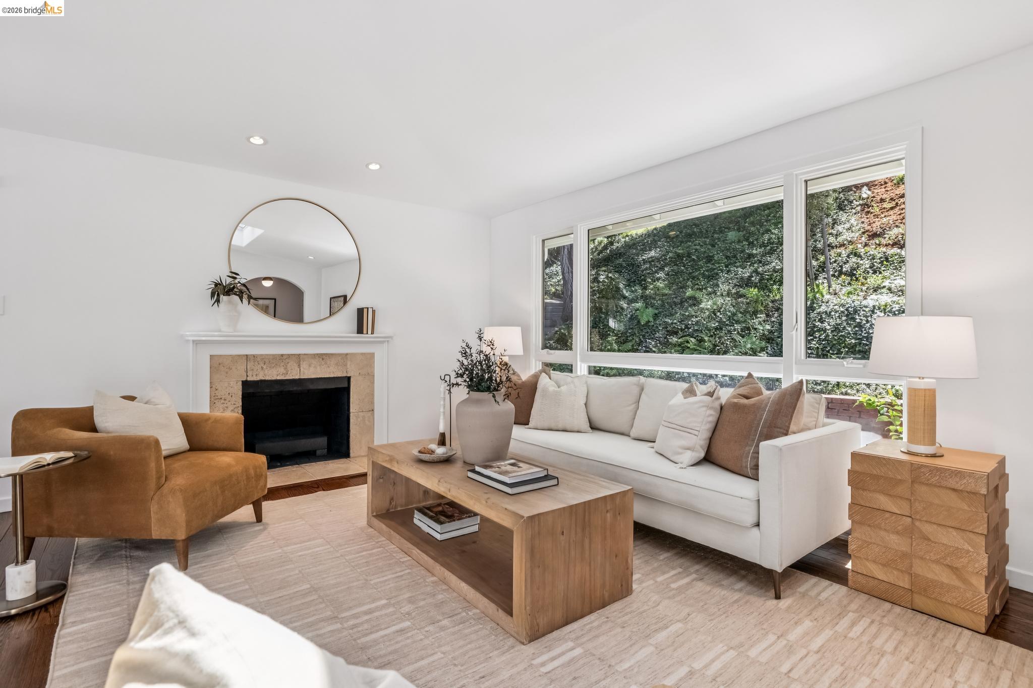 Detail Gallery Image 5 of 59 For 2059 Mastlands Dr, Oakland,  CA 94611 - 3 Beds | 3 Baths