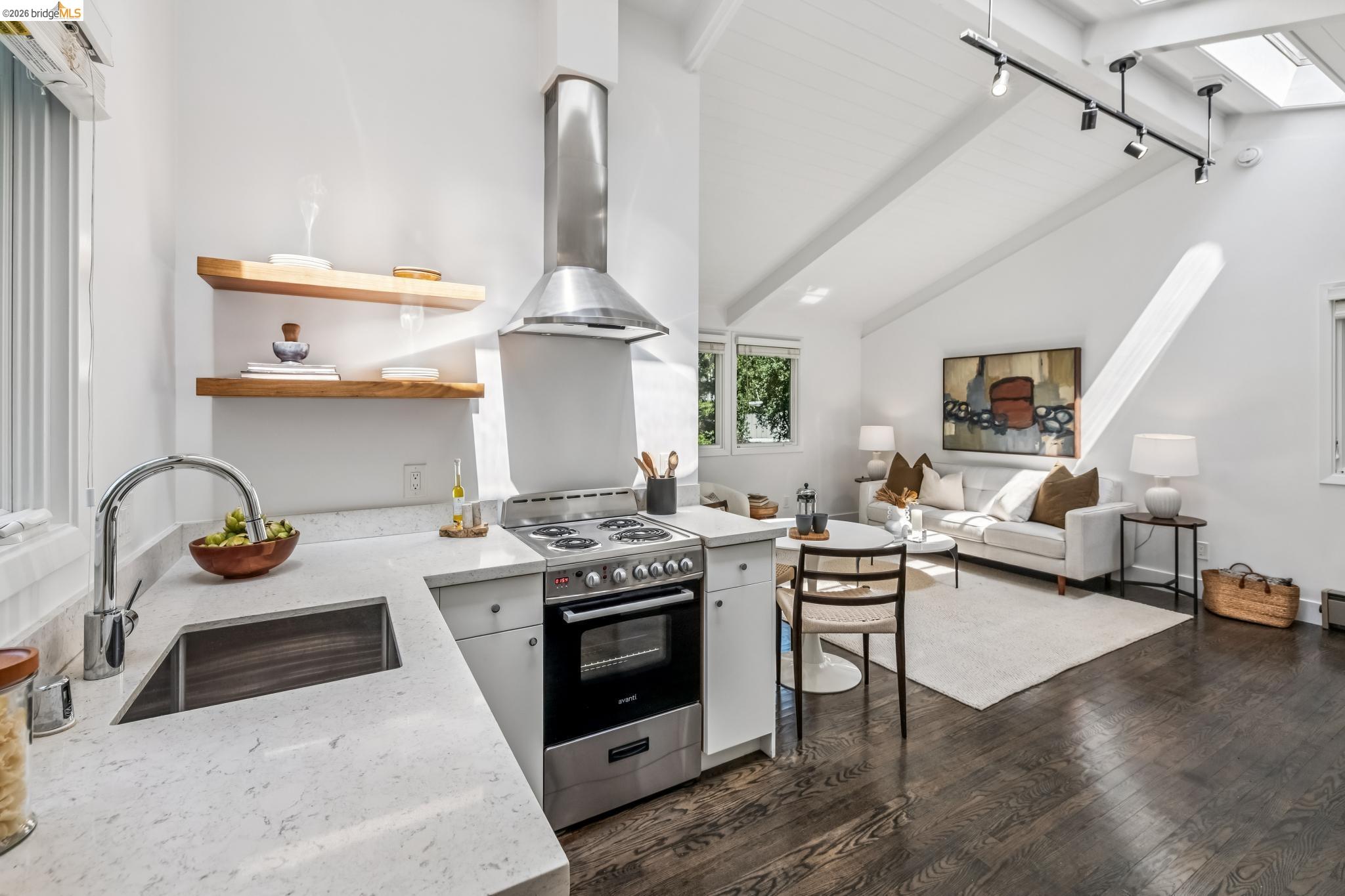 Detail Gallery Image 42 of 59 For 2059 Mastlands Dr, Oakland,  CA 94611 - 3 Beds | 3 Baths