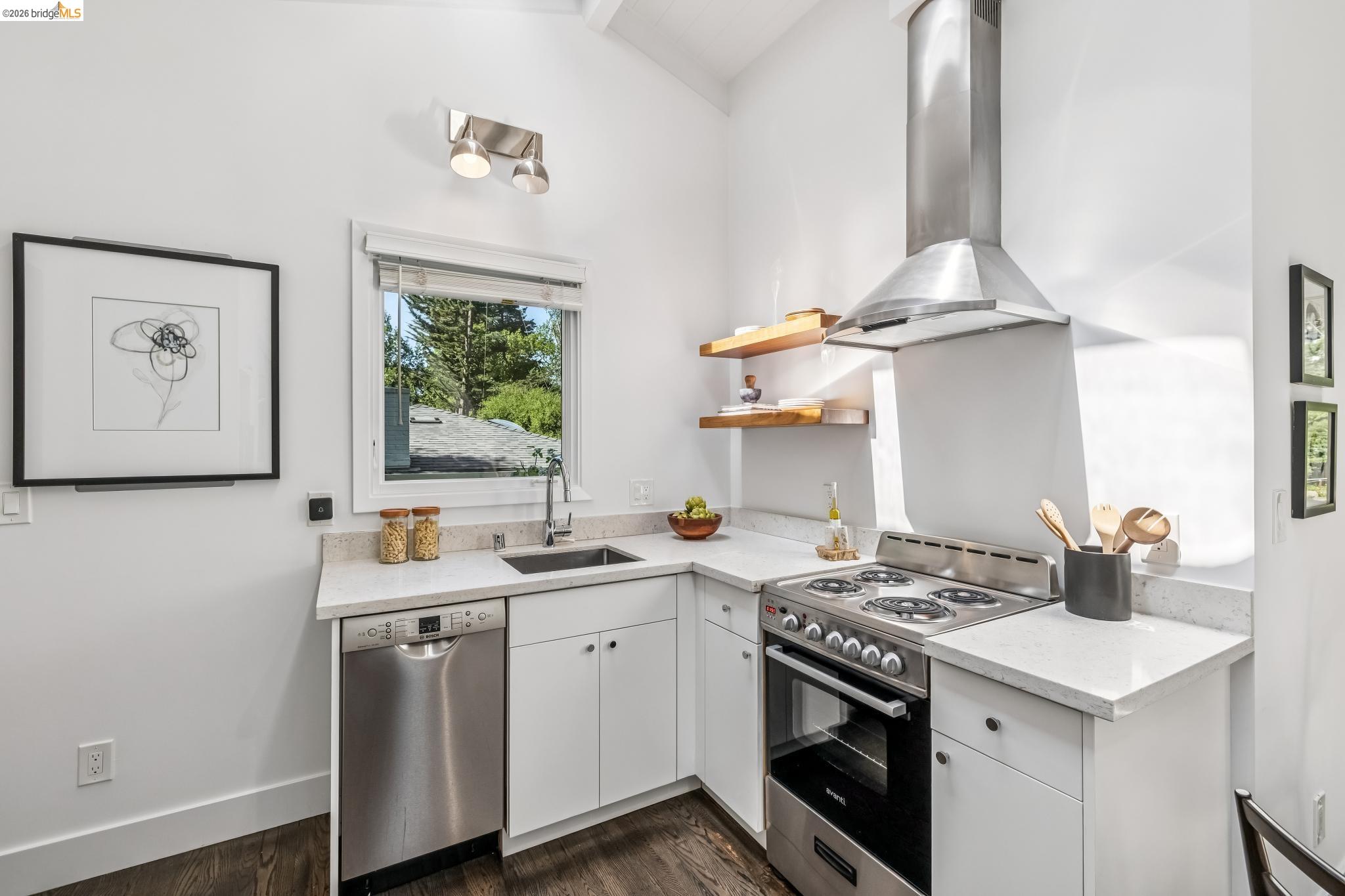 Detail Gallery Image 43 of 59 For 2059 Mastlands Dr, Oakland,  CA 94611 - 3 Beds | 3 Baths