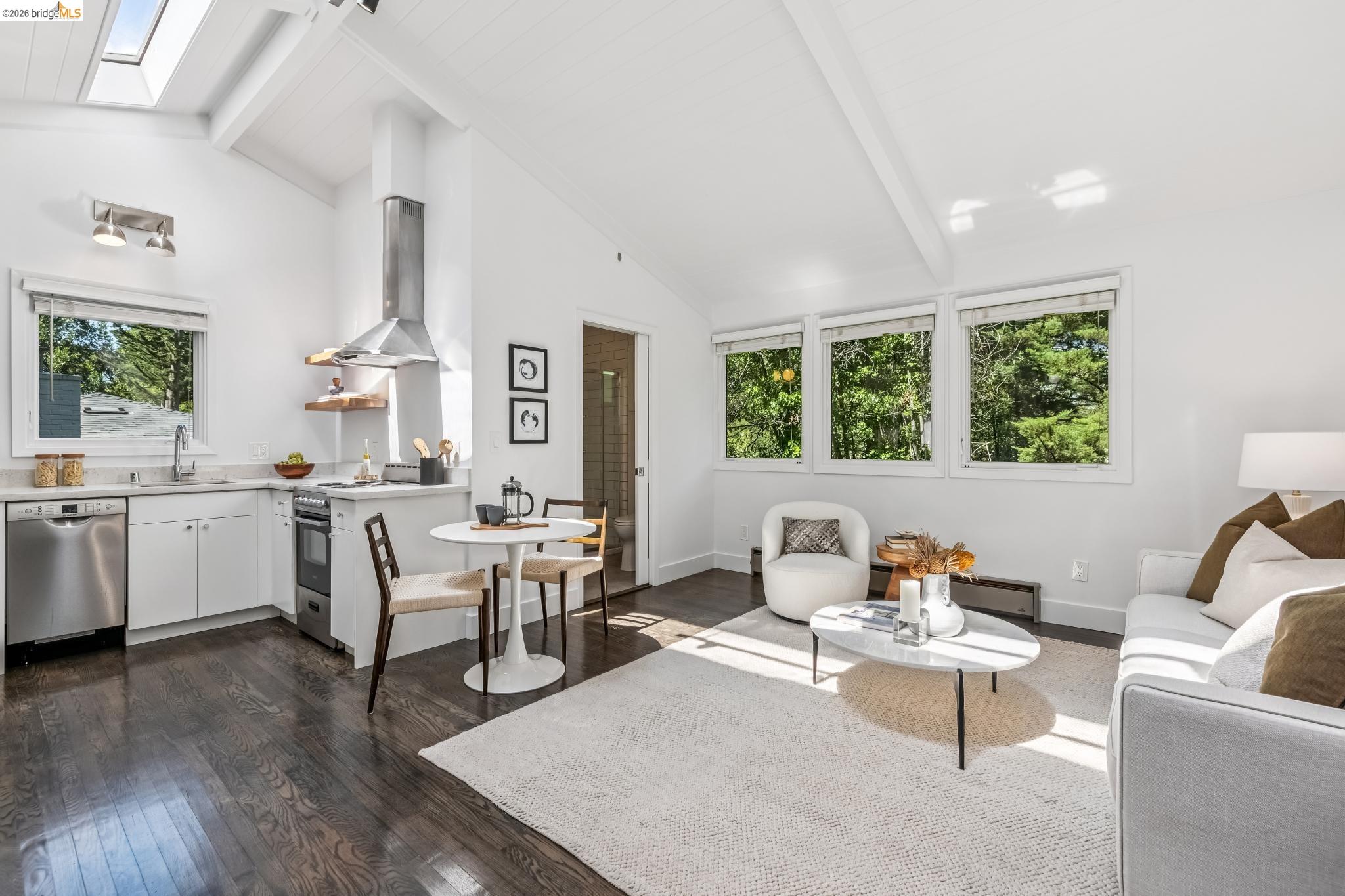 Detail Gallery Image 44 of 59 For 2059 Mastlands Dr, Oakland,  CA 94611 - 3 Beds | 3 Baths