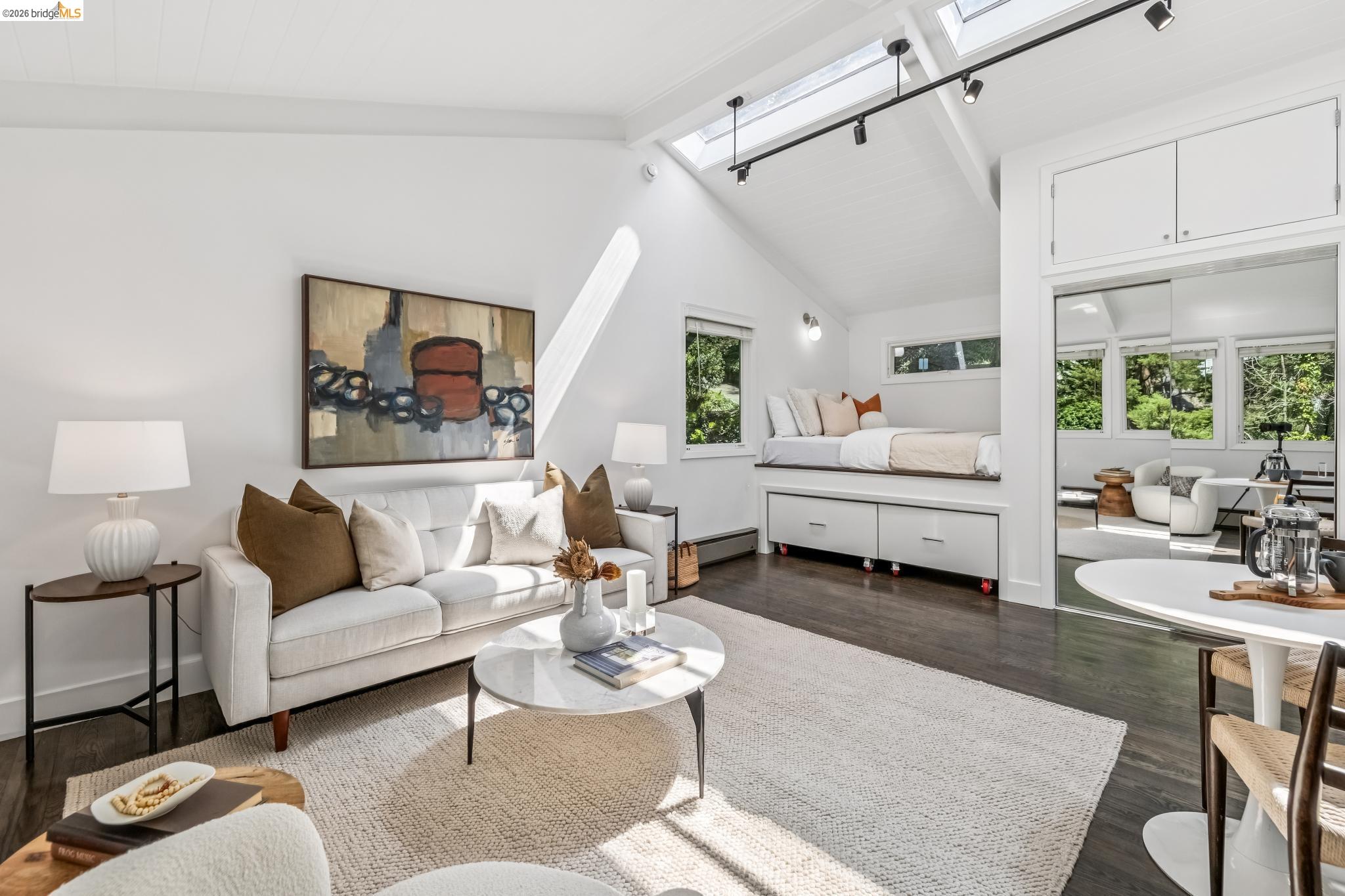 Detail Gallery Image 45 of 59 For 2059 Mastlands Dr, Oakland,  CA 94611 - 3 Beds | 3 Baths