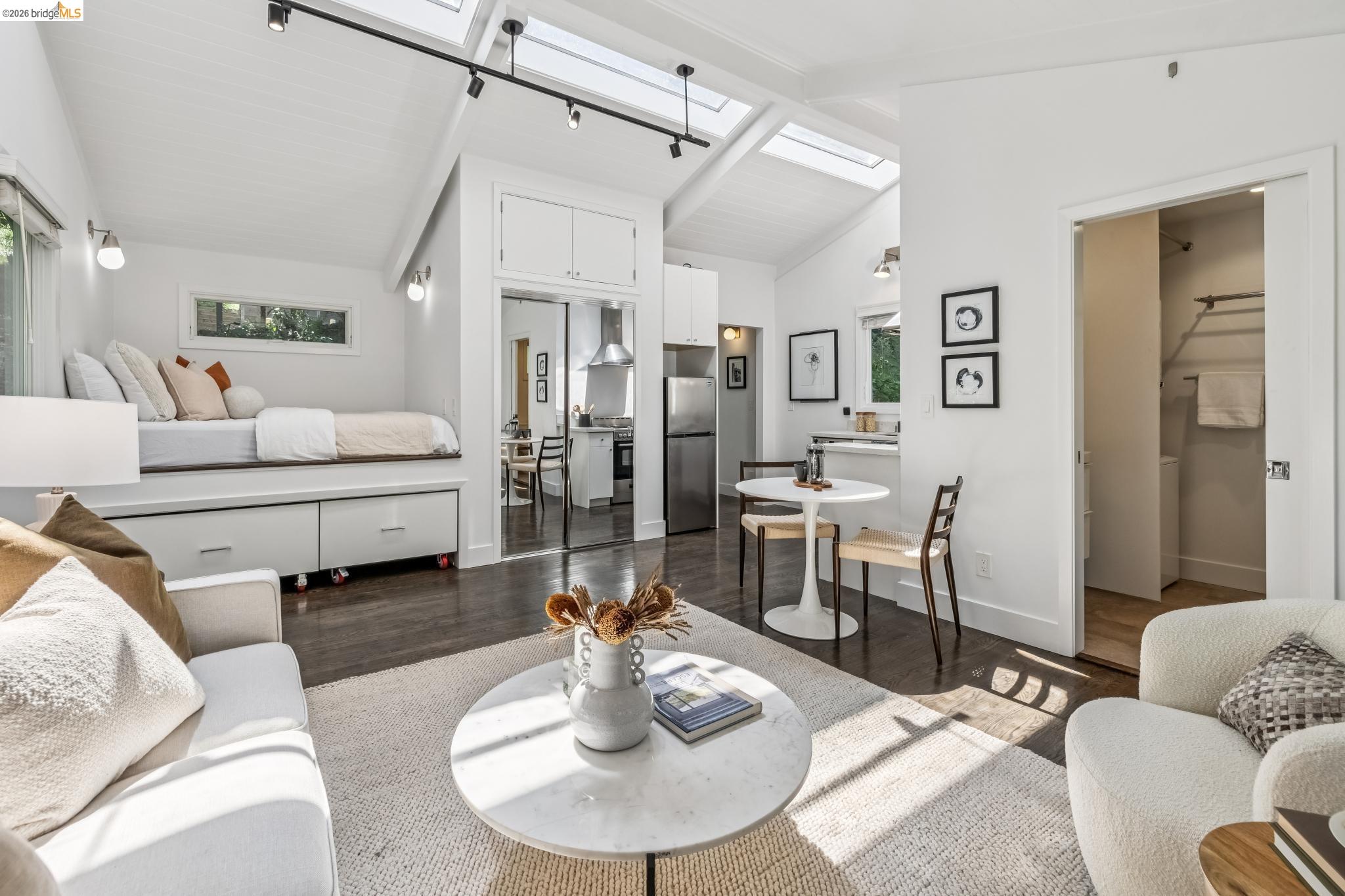 Detail Gallery Image 46 of 59 For 2059 Mastlands Dr, Oakland,  CA 94611 - 3 Beds | 3 Baths