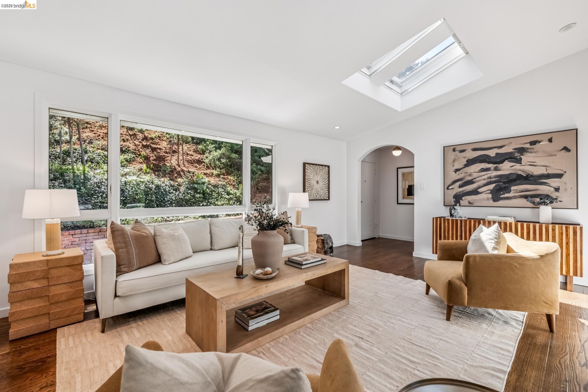 Detail Gallery Image 6 of 59 For 2059 Mastlands Dr, Oakland,  CA 94611 - 3 Beds | 3 Baths