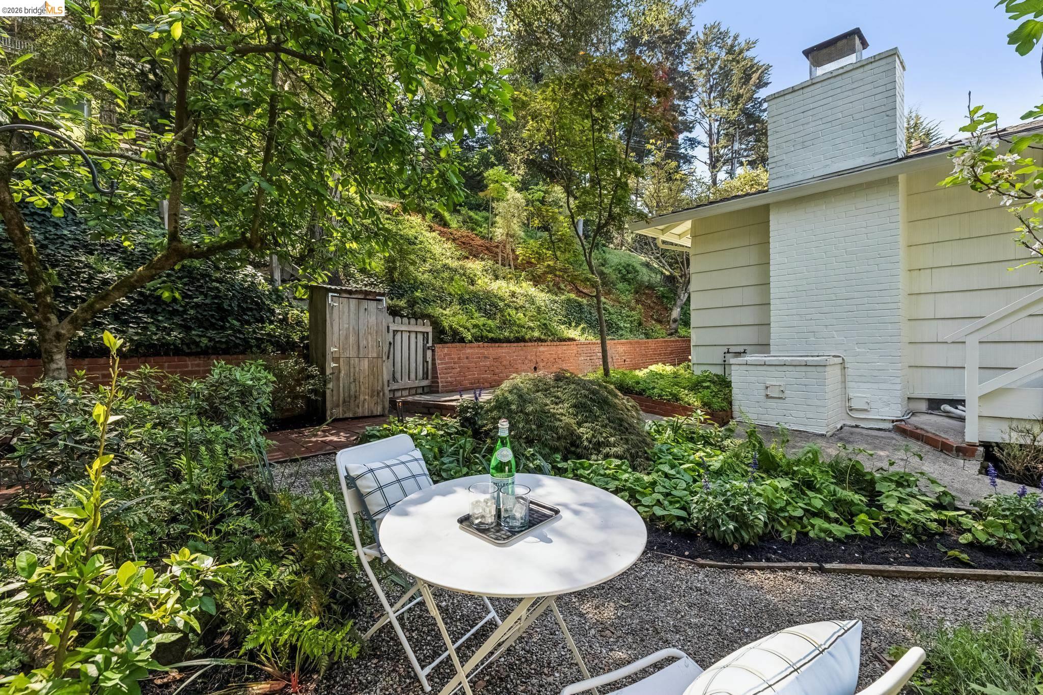 Detail Gallery Image 54 of 59 For 2059 Mastlands Dr, Oakland,  CA 94611 - 3 Beds | 3 Baths