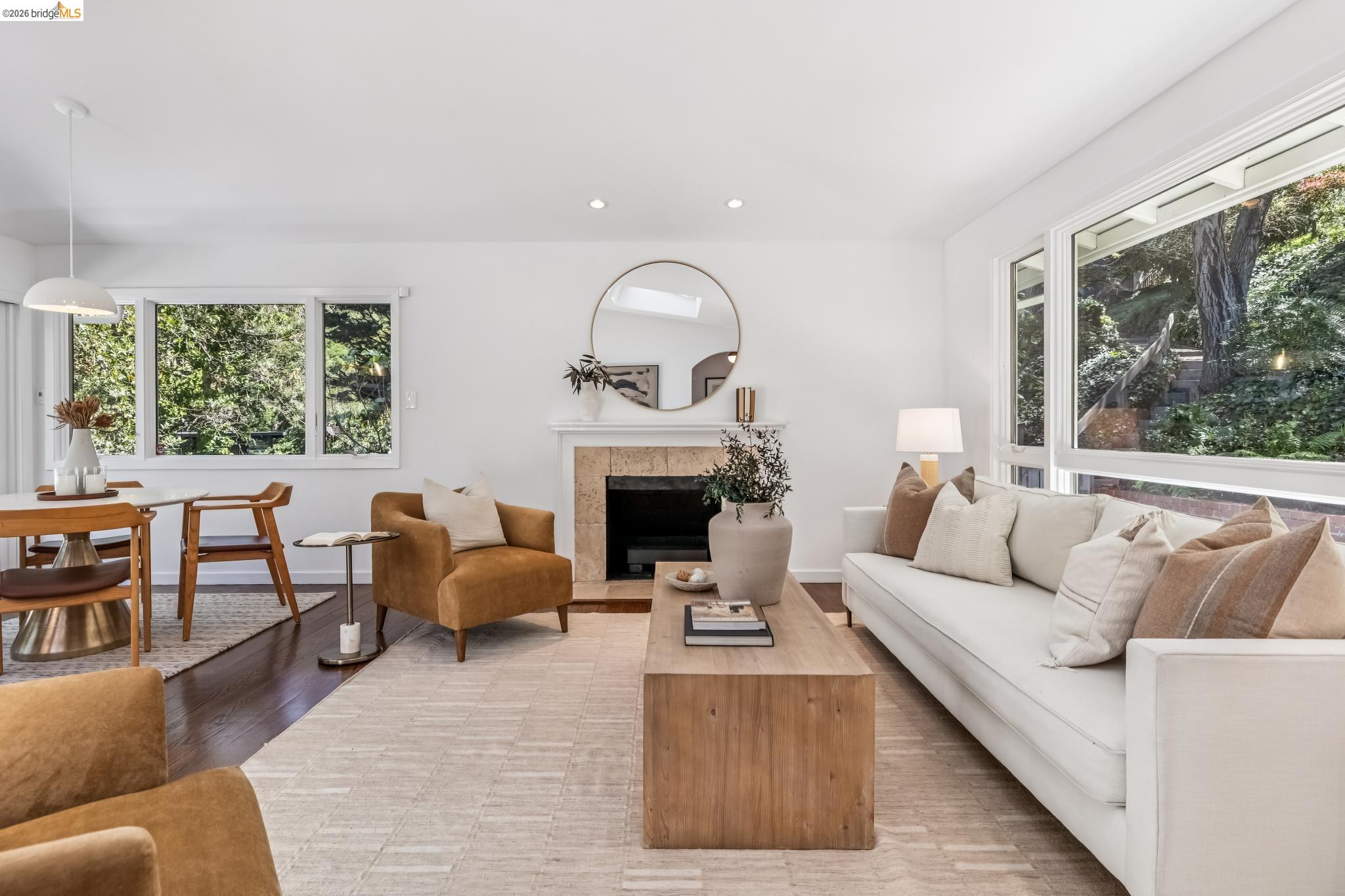 Detail Gallery Image 8 of 59 For 2059 Mastlands Dr, Oakland,  CA 94611 - 3 Beds | 3 Baths