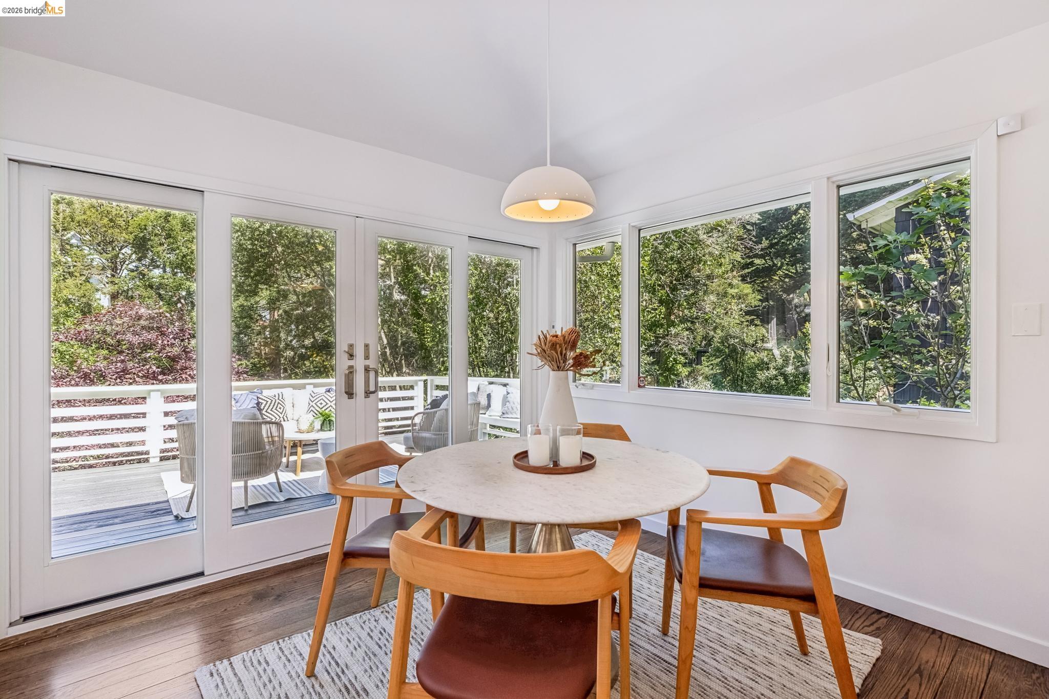 Detail Gallery Image 9 of 59 For 2059 Mastlands Dr, Oakland,  CA 94611 - 3 Beds | 3 Baths