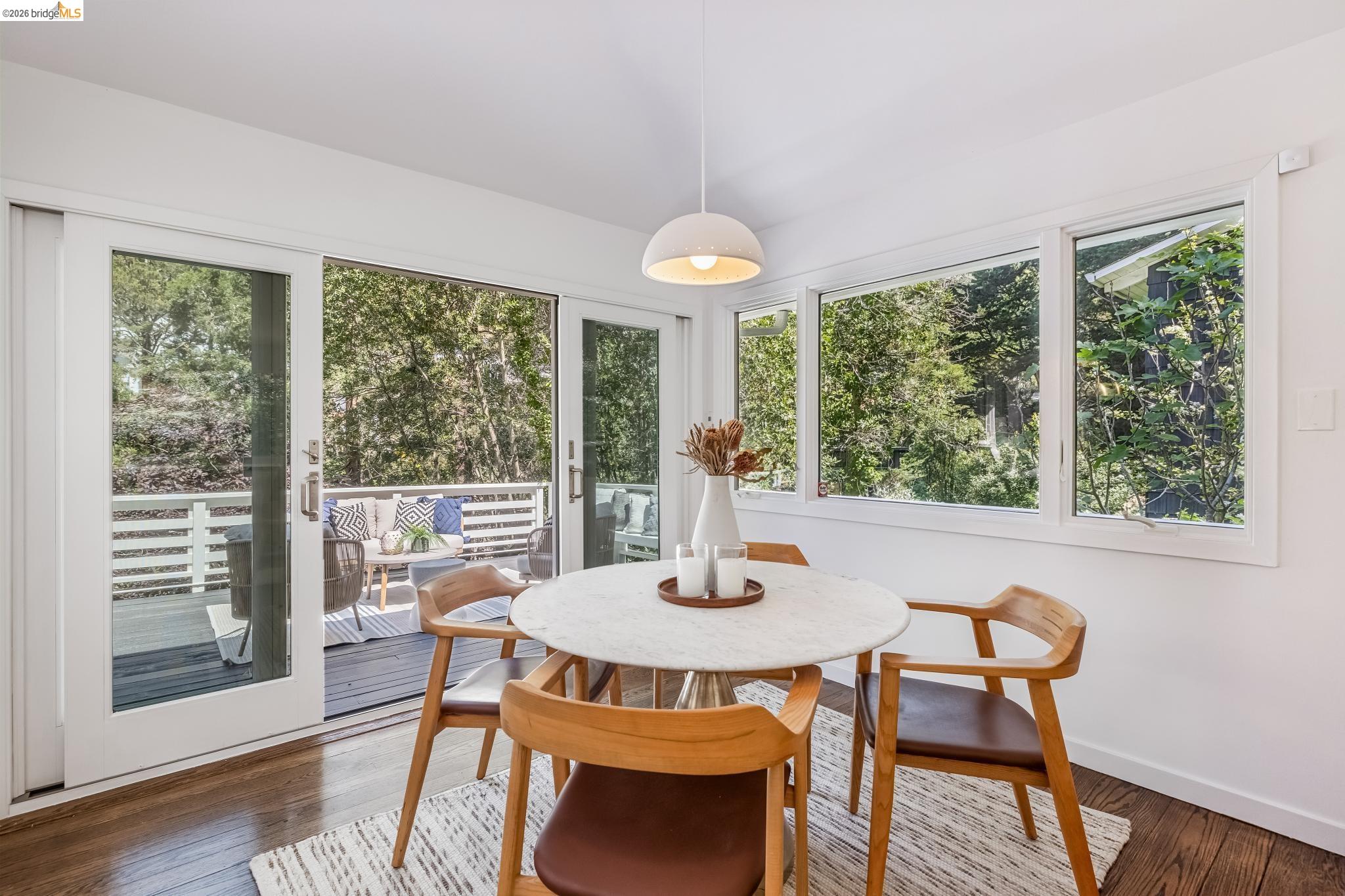 Detail Gallery Image 10 of 59 For 2059 Mastlands Dr, Oakland,  CA 94611 - 3 Beds | 3 Baths