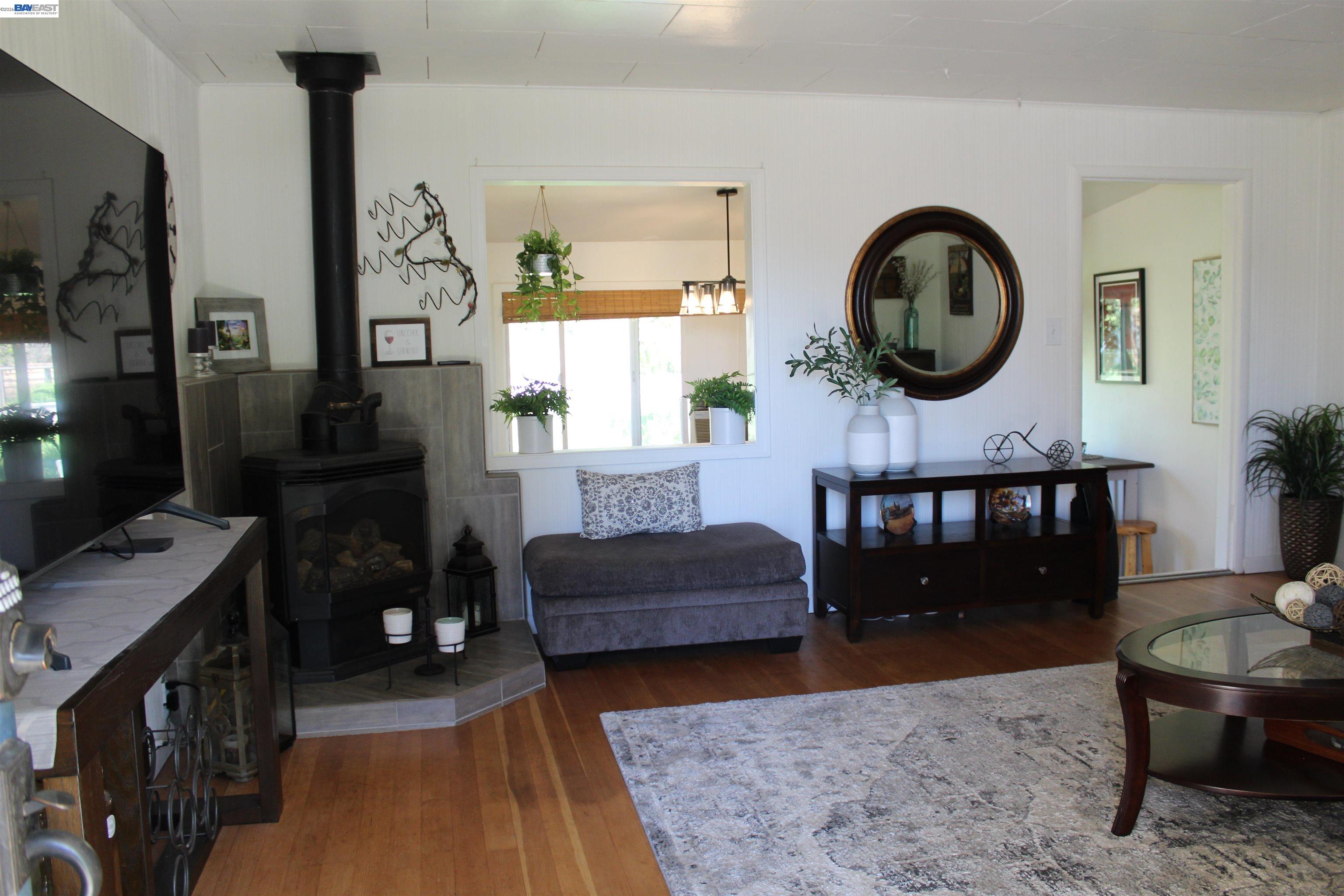 Detail Gallery Image 3 of 24 For 536 Williams St, Murphys,  CA 95247 - 2 Beds | 1 Baths