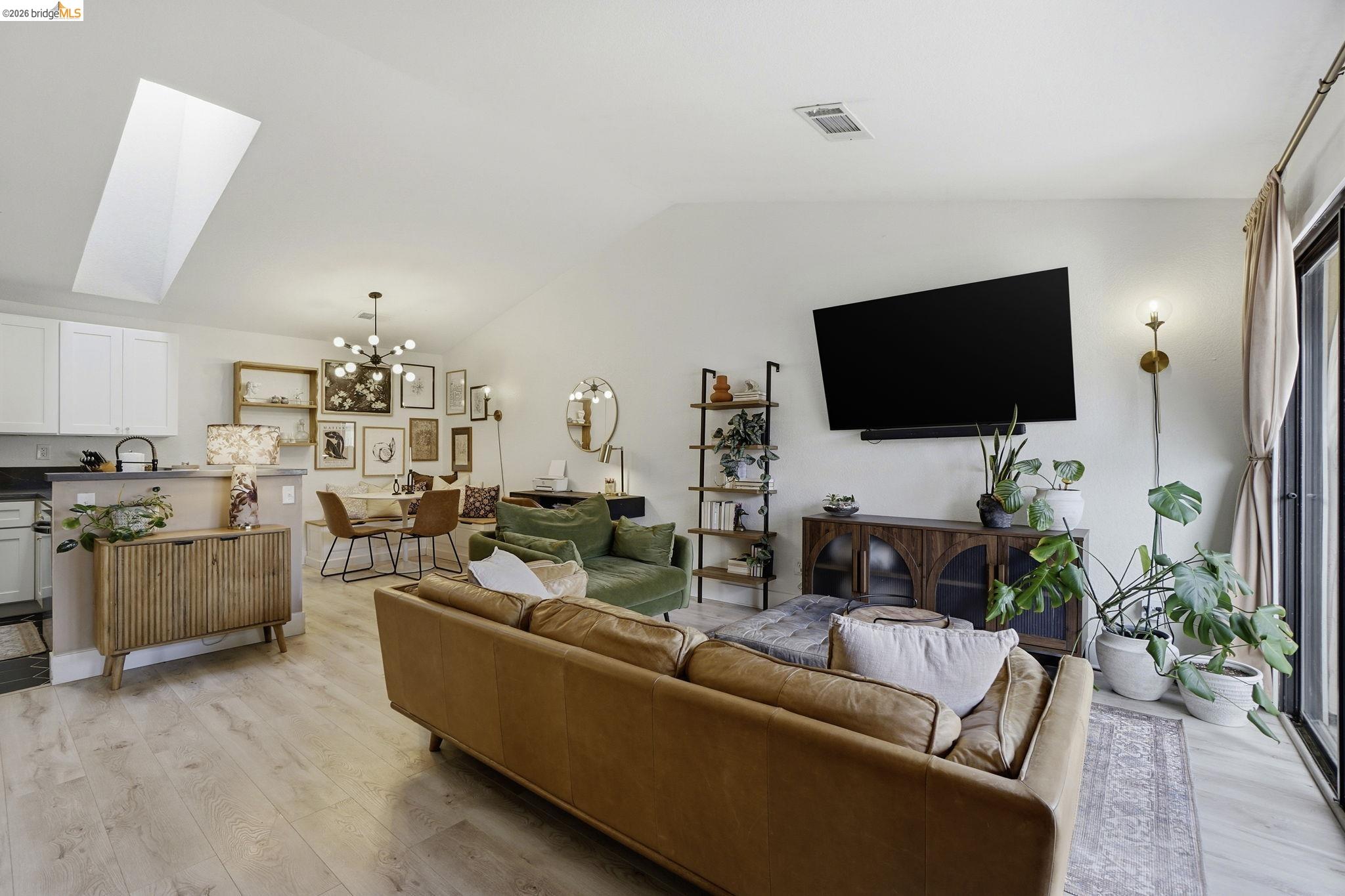 Front Image Thumbnail for EB41130423