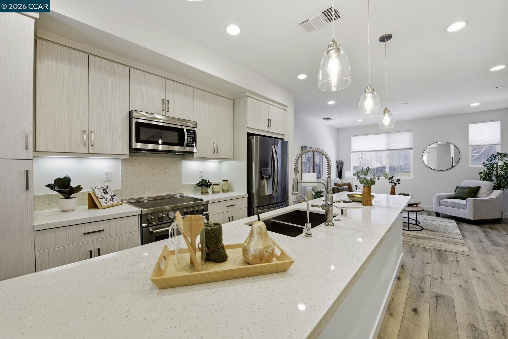 150 Uptown Cir, Oakland, CA, 94607