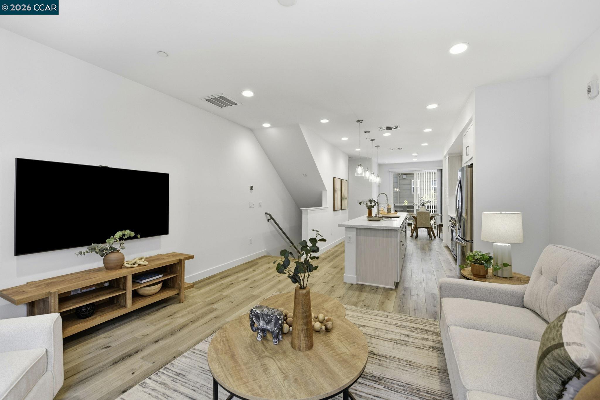 150 Uptown Cir, Oakland, CA, 94607