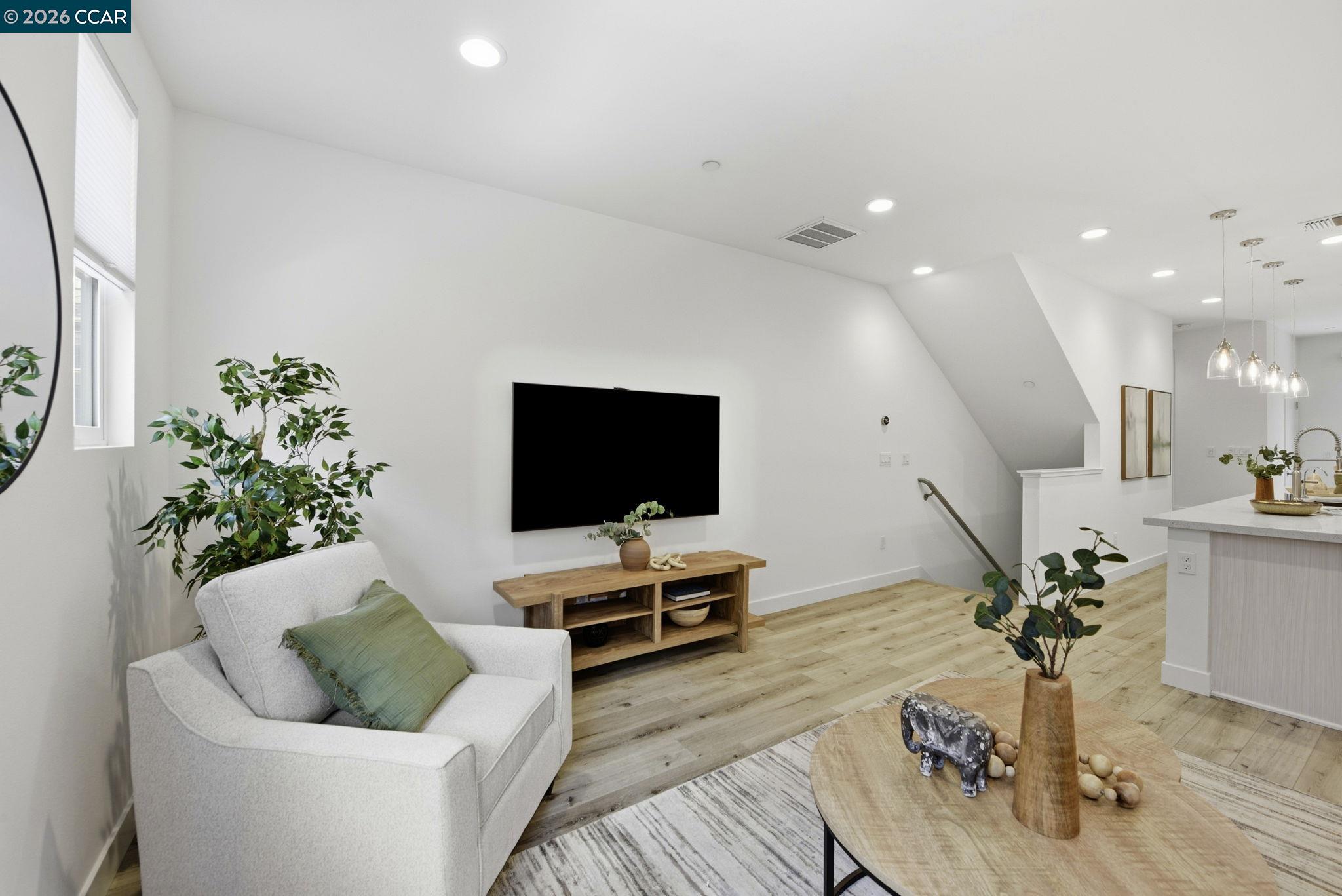 150 Uptown Cir, Oakland, CA, 94607