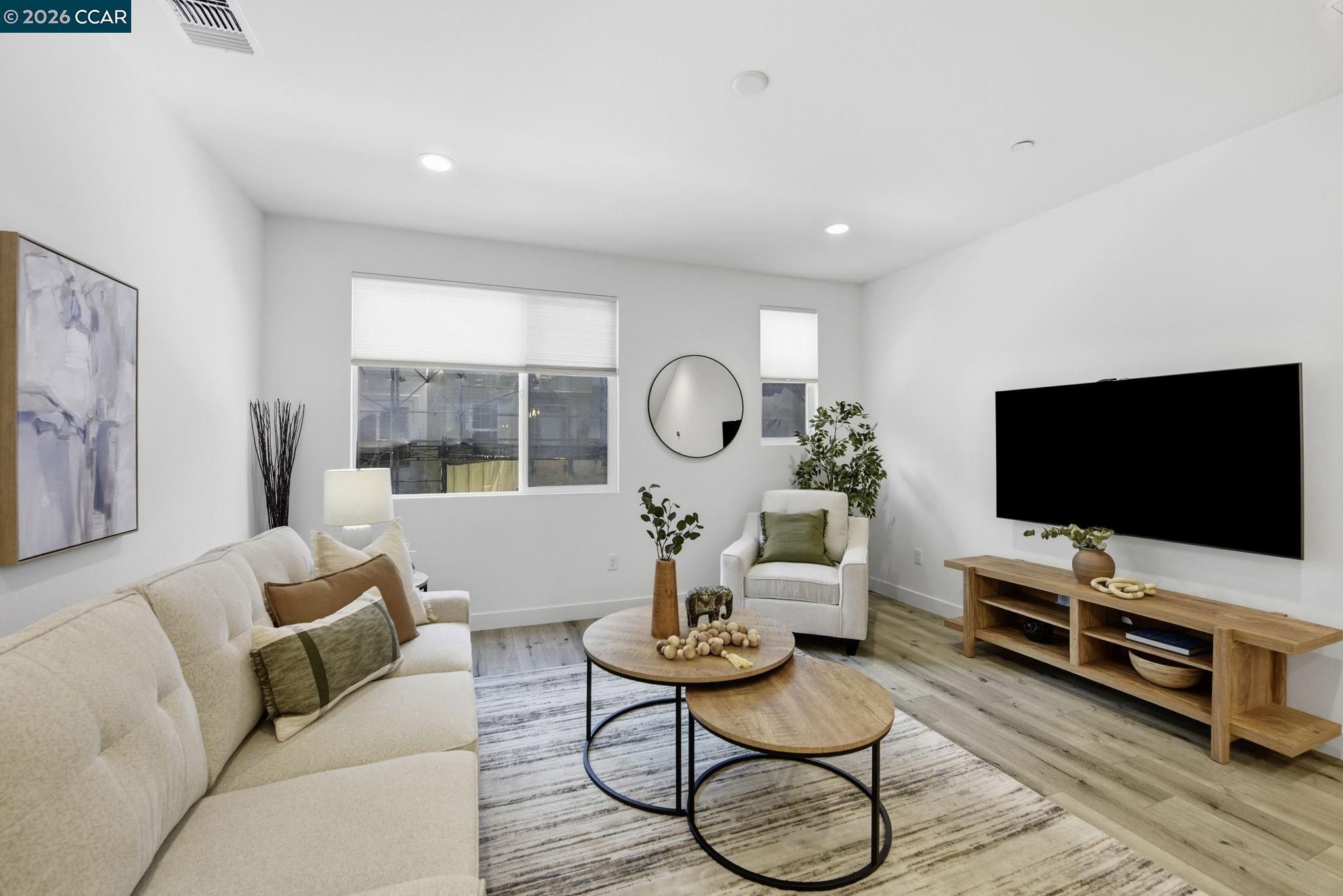 150 Uptown Cir, Oakland, CA, 94607