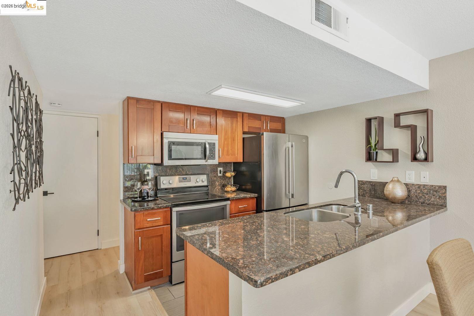 16 Town Sq PL, Oakland, CA, 94603