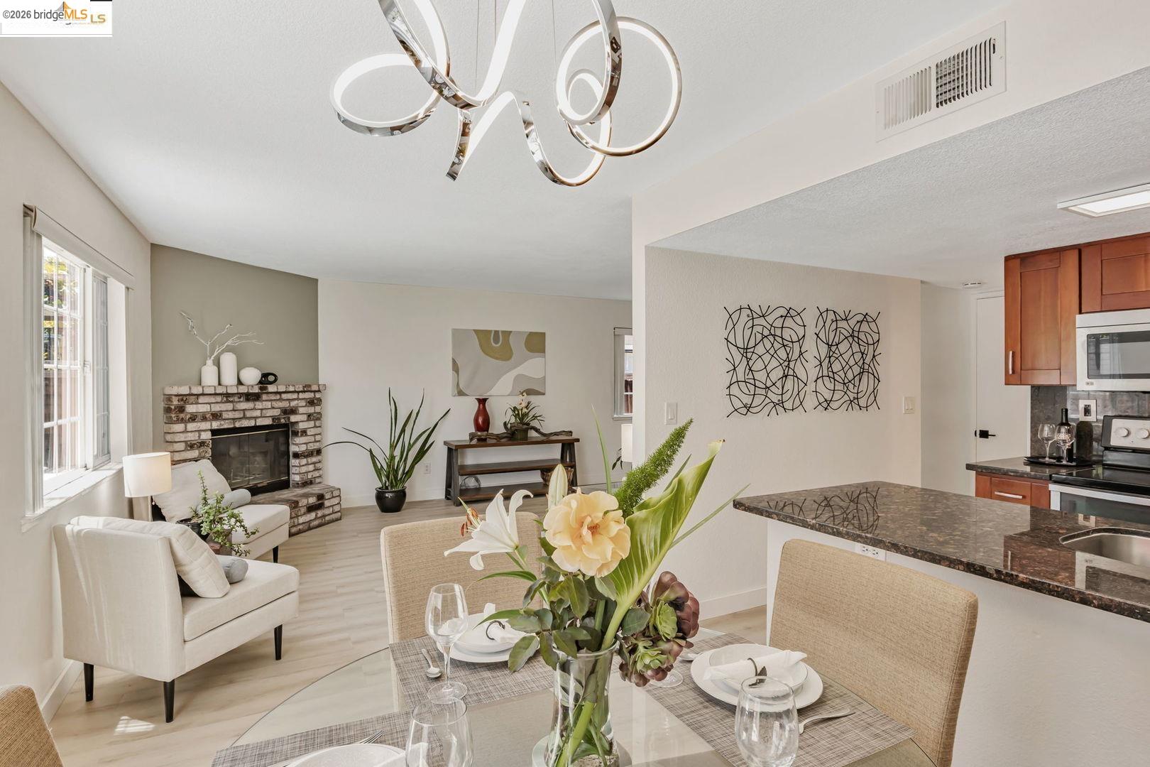 16 Town Sq PL, Oakland, CA, 94603