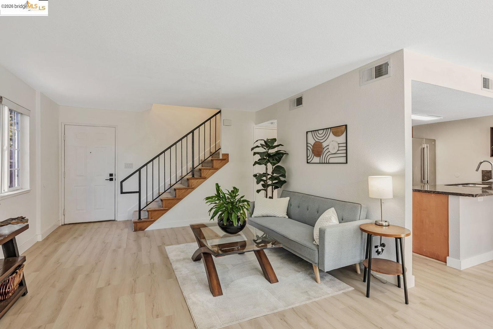 16 Town Sq PL, Oakland, CA, 94603