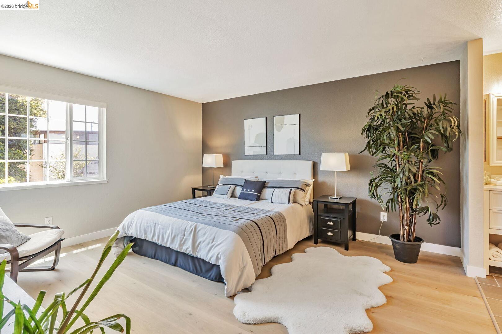 16 Town Sq PL, Oakland, CA, 94603