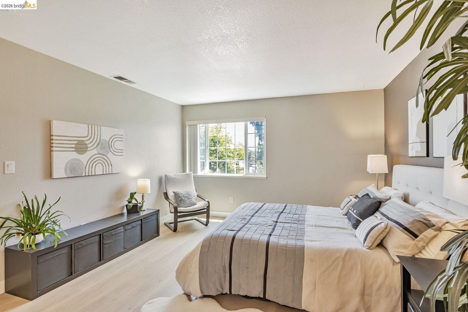 16 Town Sq PL, Oakland, CA, 94603