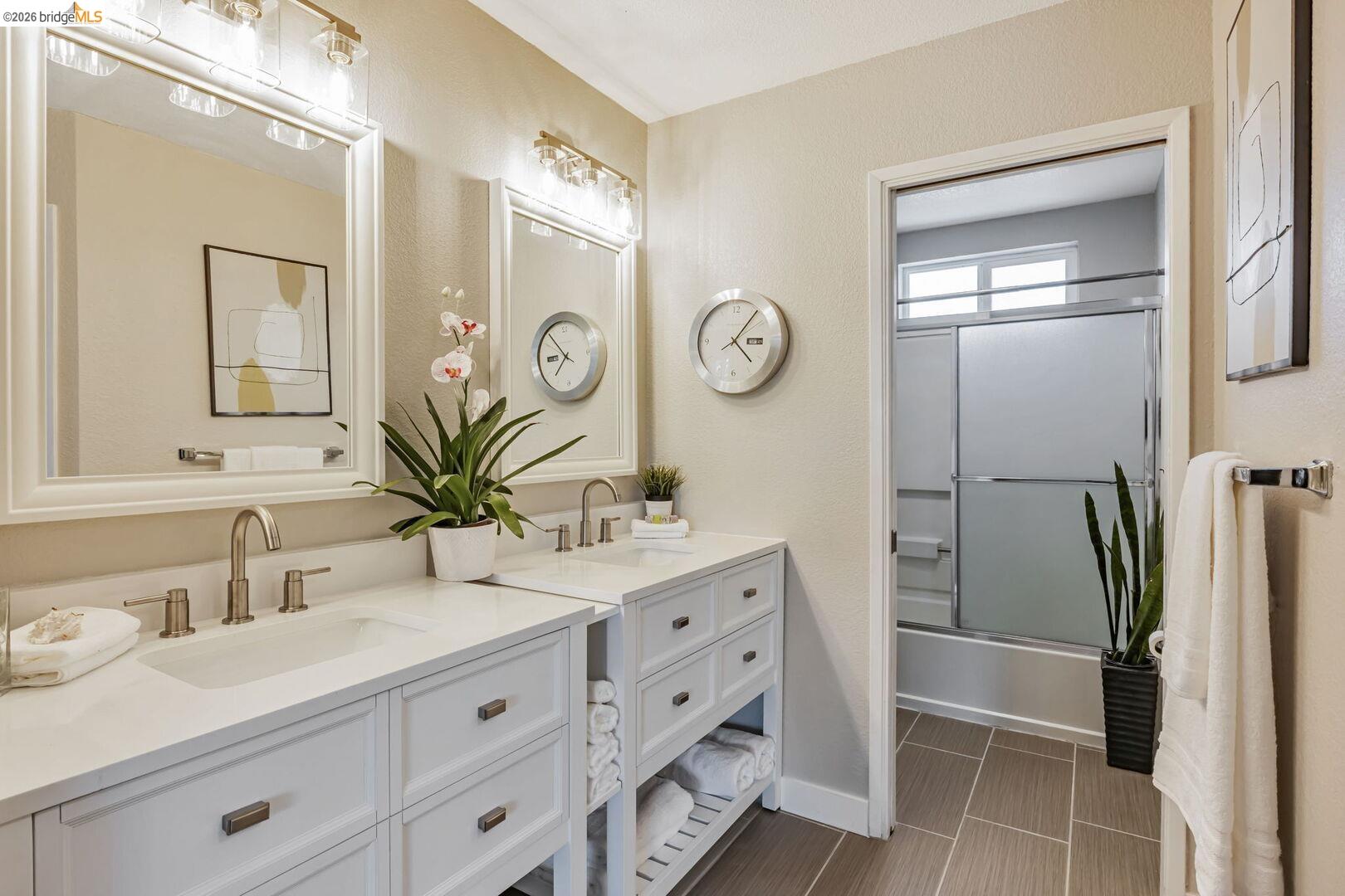 16 Town Sq PL, Oakland, CA, 94603