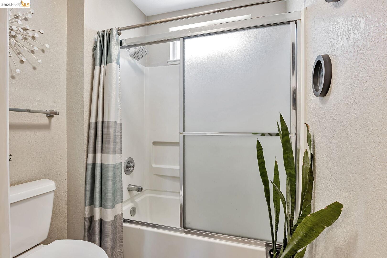 16 Town Sq PL, Oakland, CA, 94603