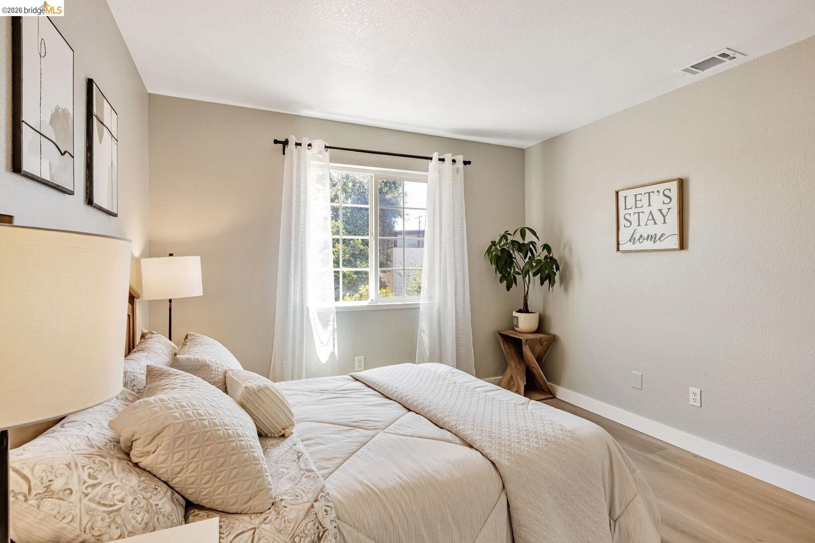 16 Town Sq PL, Oakland, CA, 94603