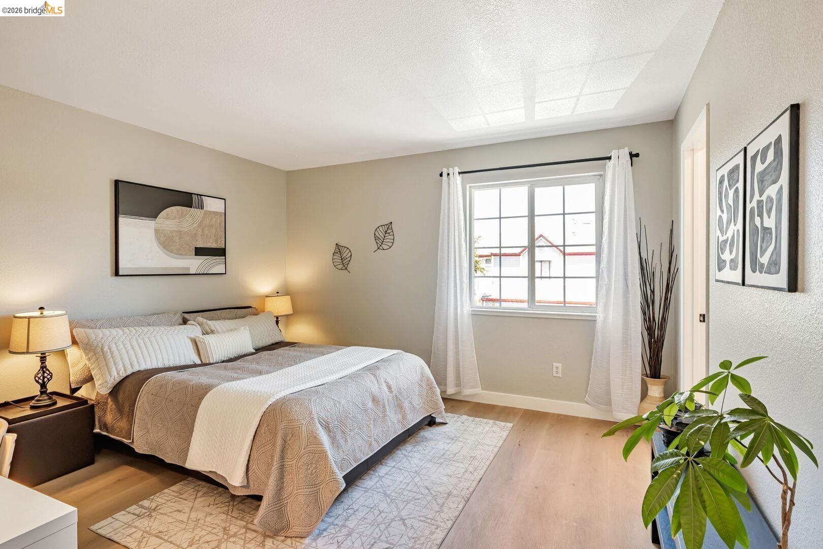 16 Town Sq PL, Oakland, CA, 94603