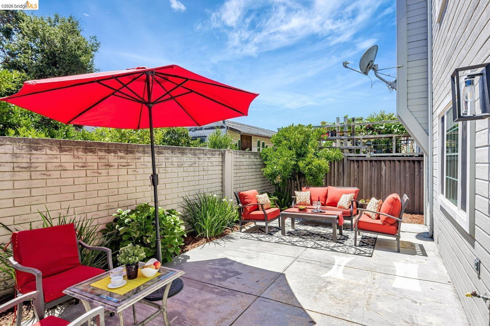 16 Town Sq PL, Oakland, CA, 94603