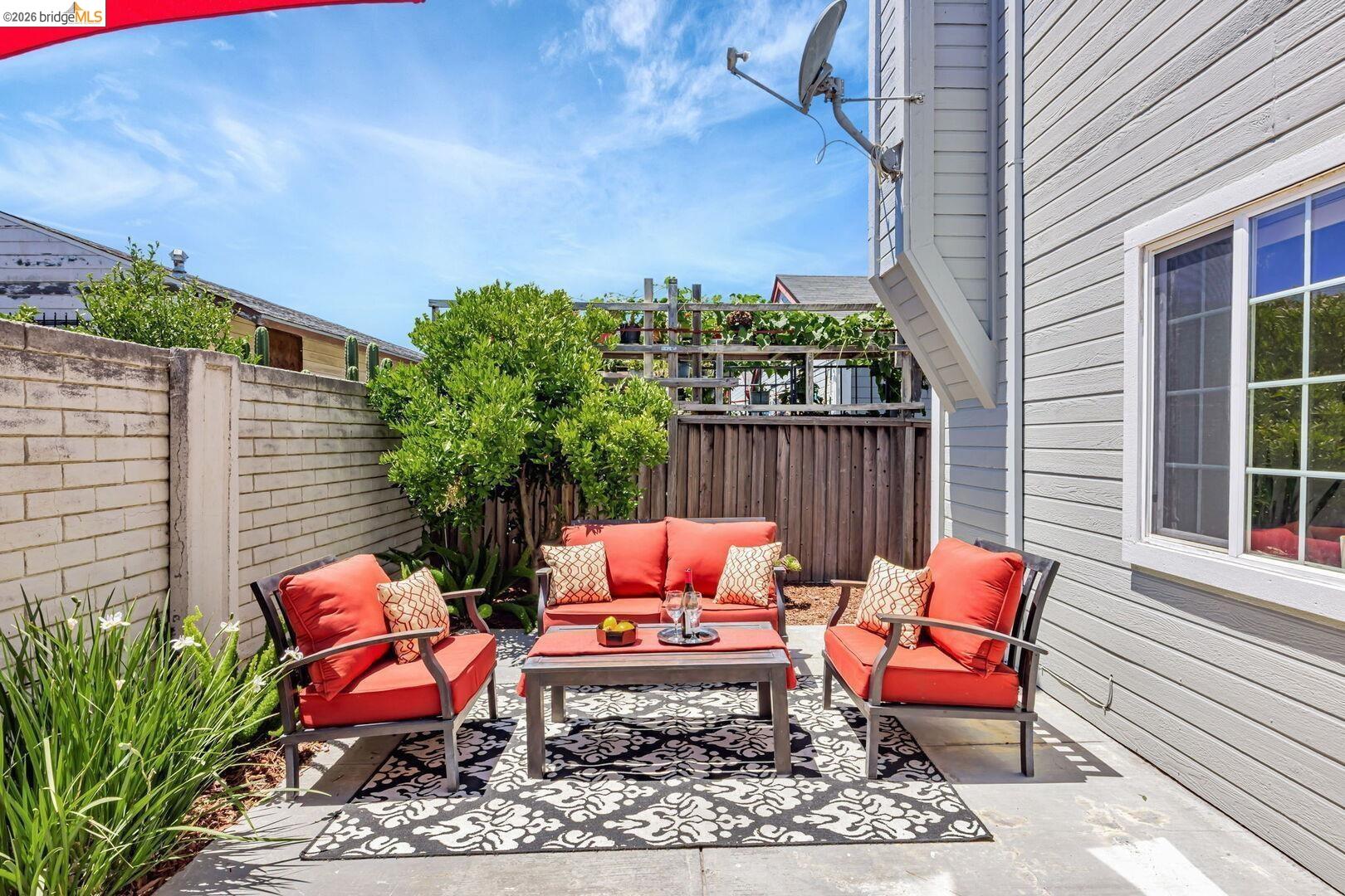 16 Town Sq PL, Oakland, CA, 94603