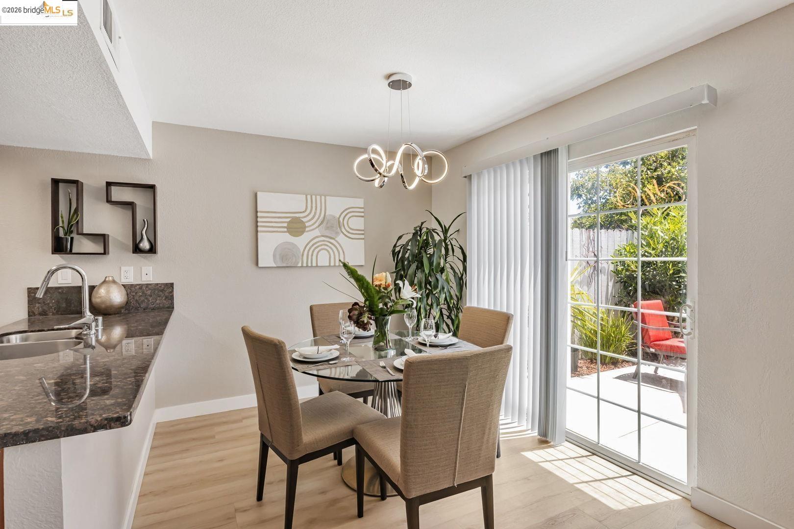 16 Town Sq PL, Oakland, CA, 94603