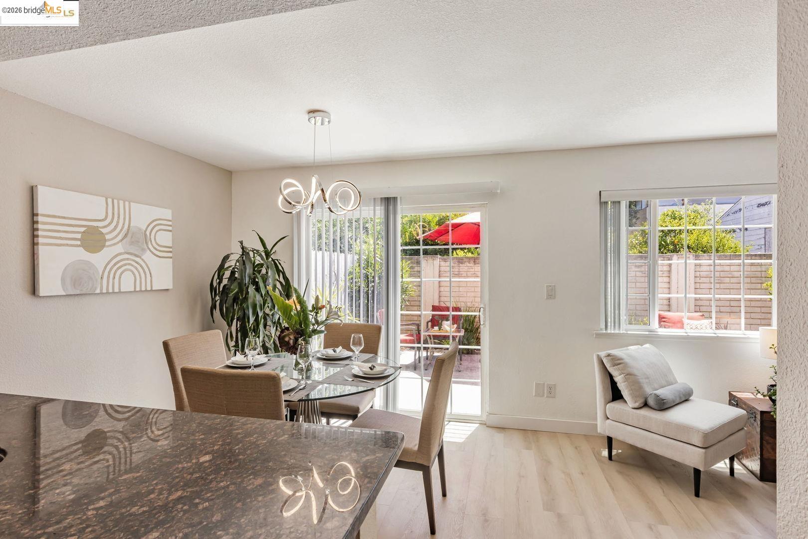 16 Town Sq PL, Oakland, CA, 94603