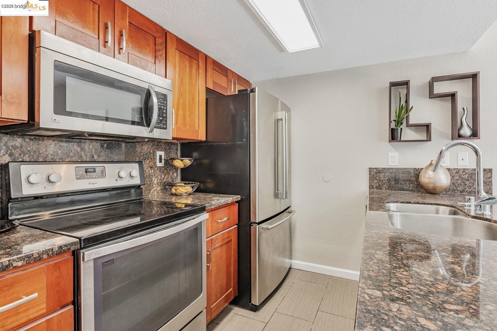 16 Town Sq PL, Oakland, CA, 94603